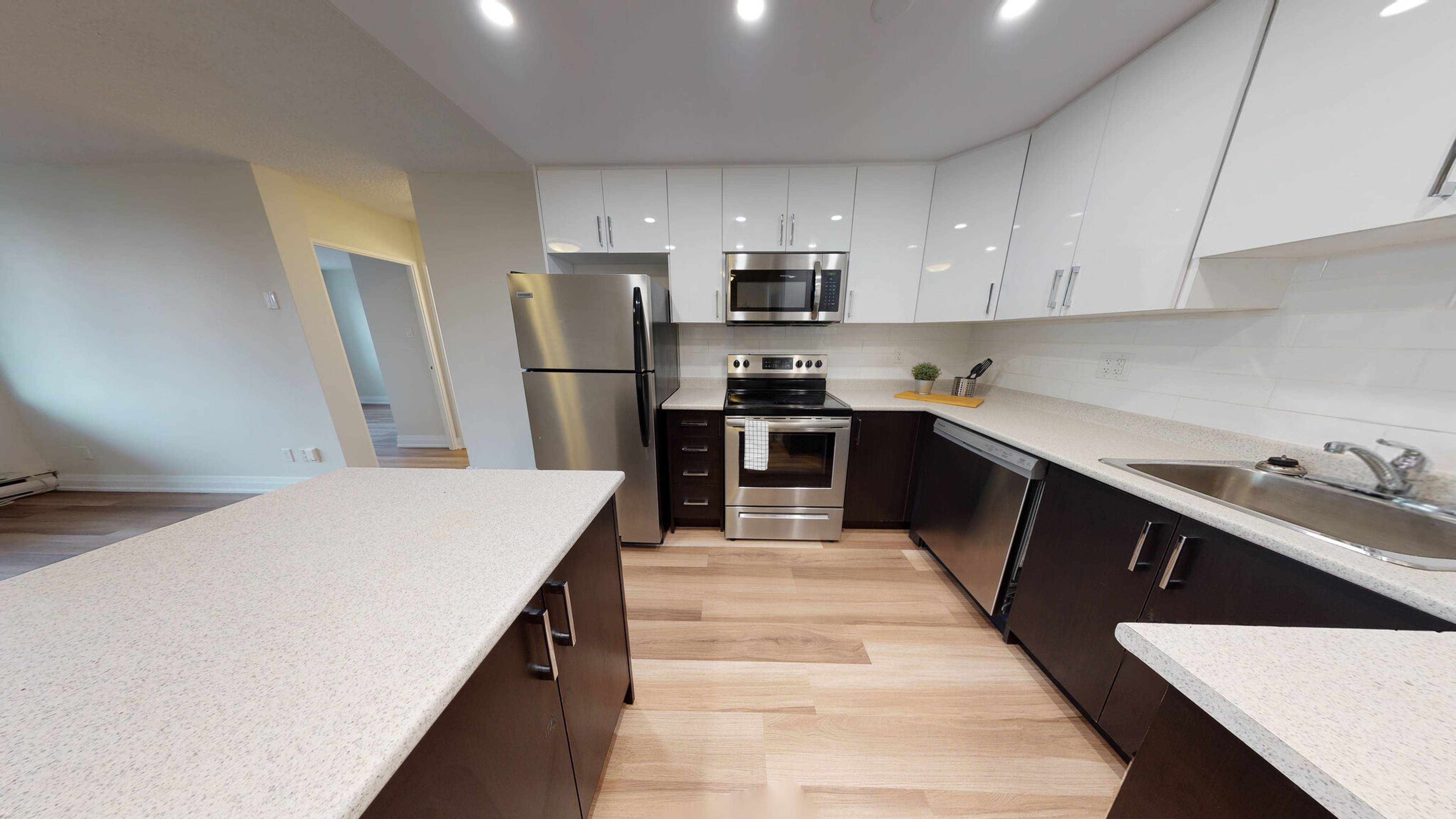 2 ch.  · 1 s. de bains for rent $2,449 / mois
