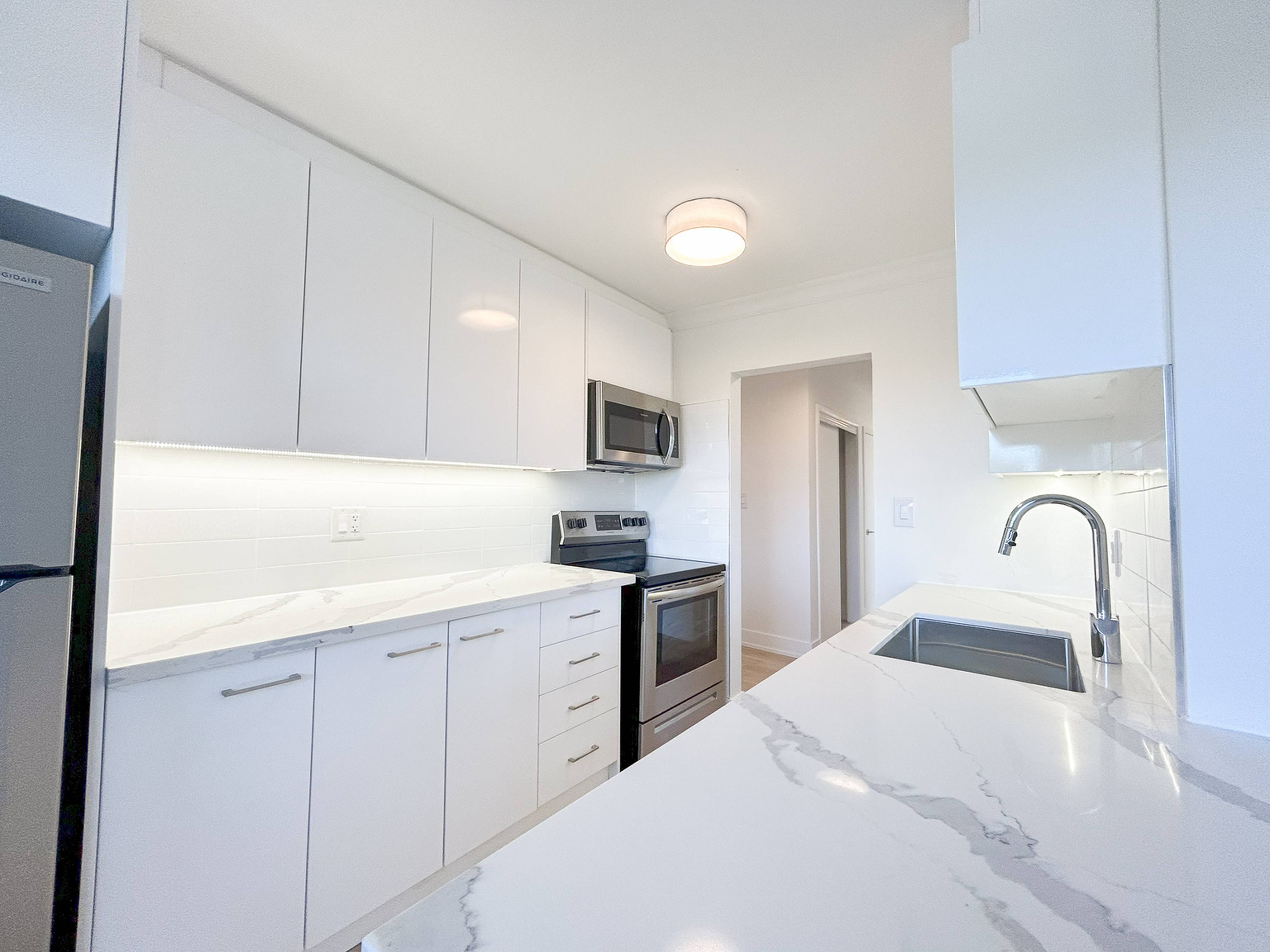 2 ch.  · 1 s. de bains for rent $2,399 / mois