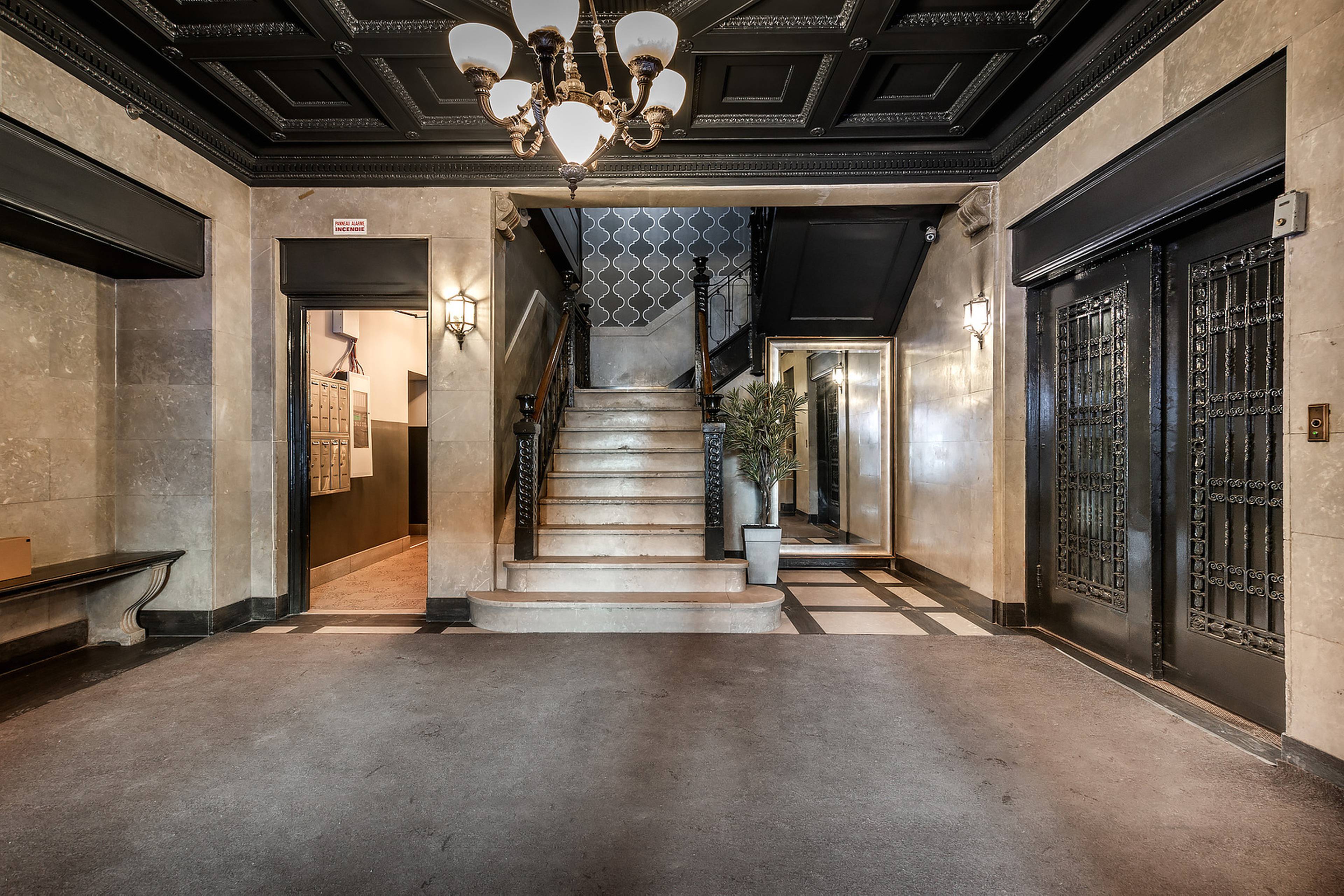 2 ch.  · 1 s. de bains for rent $1,999 / mois