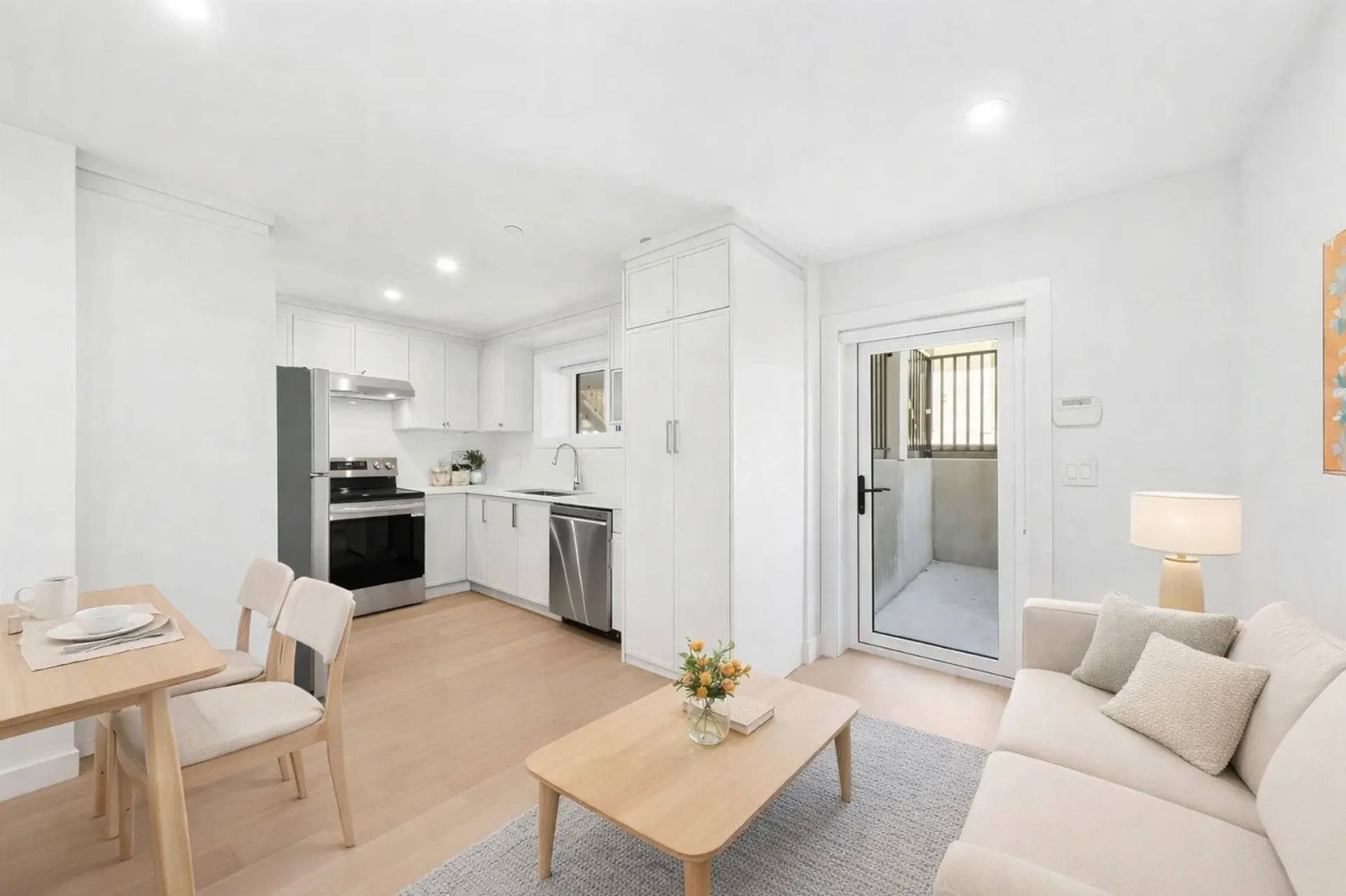 W 61st Ave 1