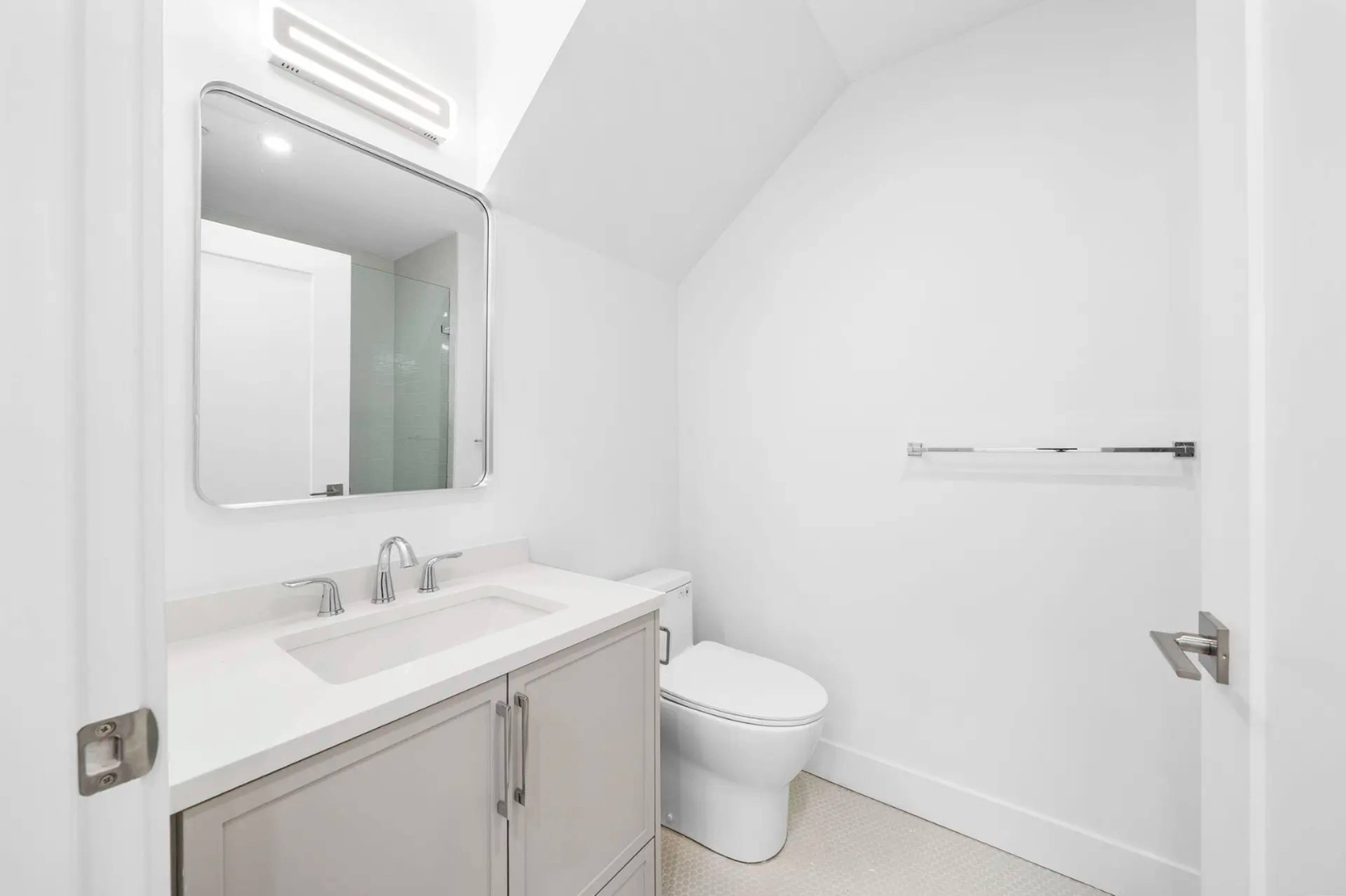 W 61st Ave 3