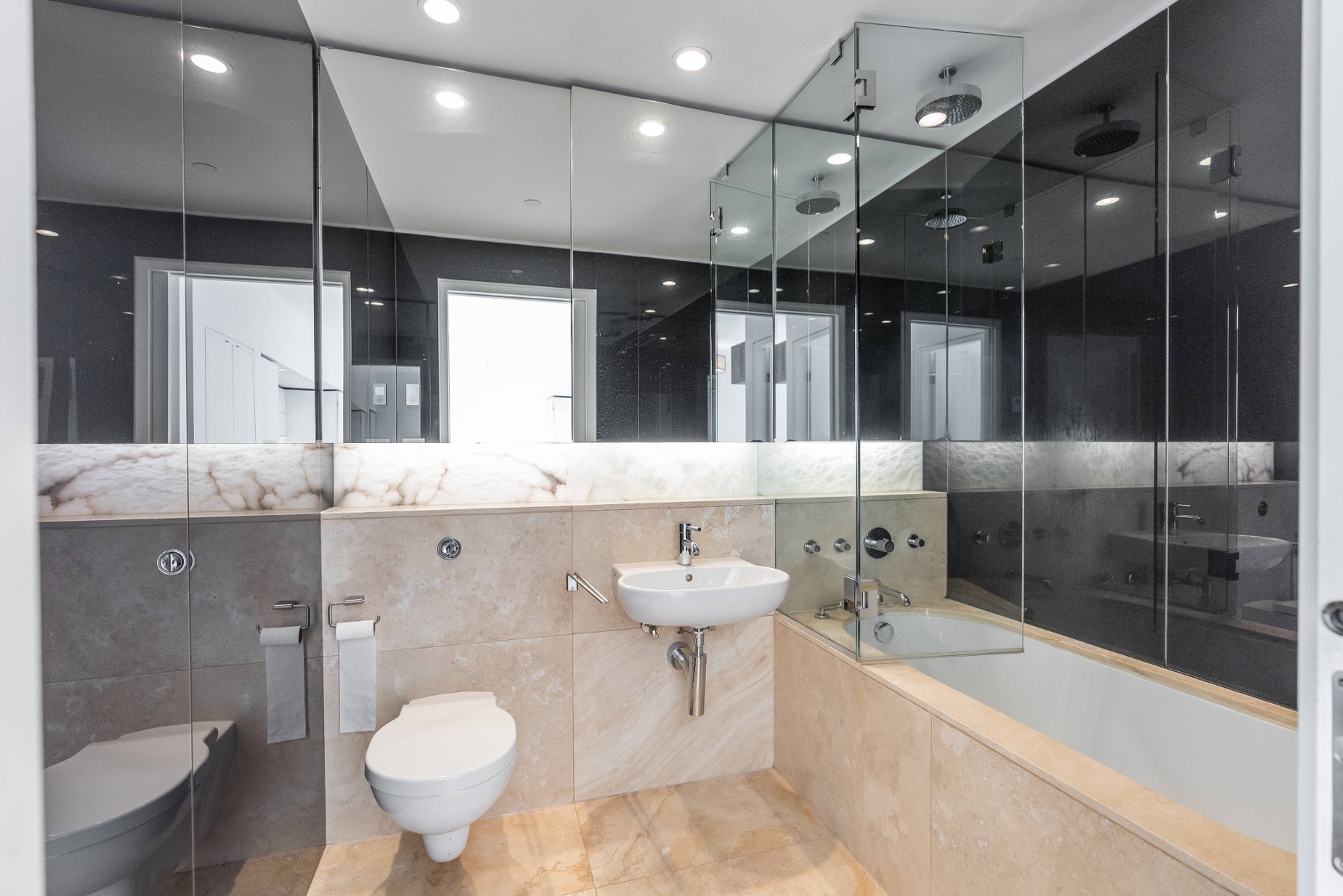 838 W Hastings St 15