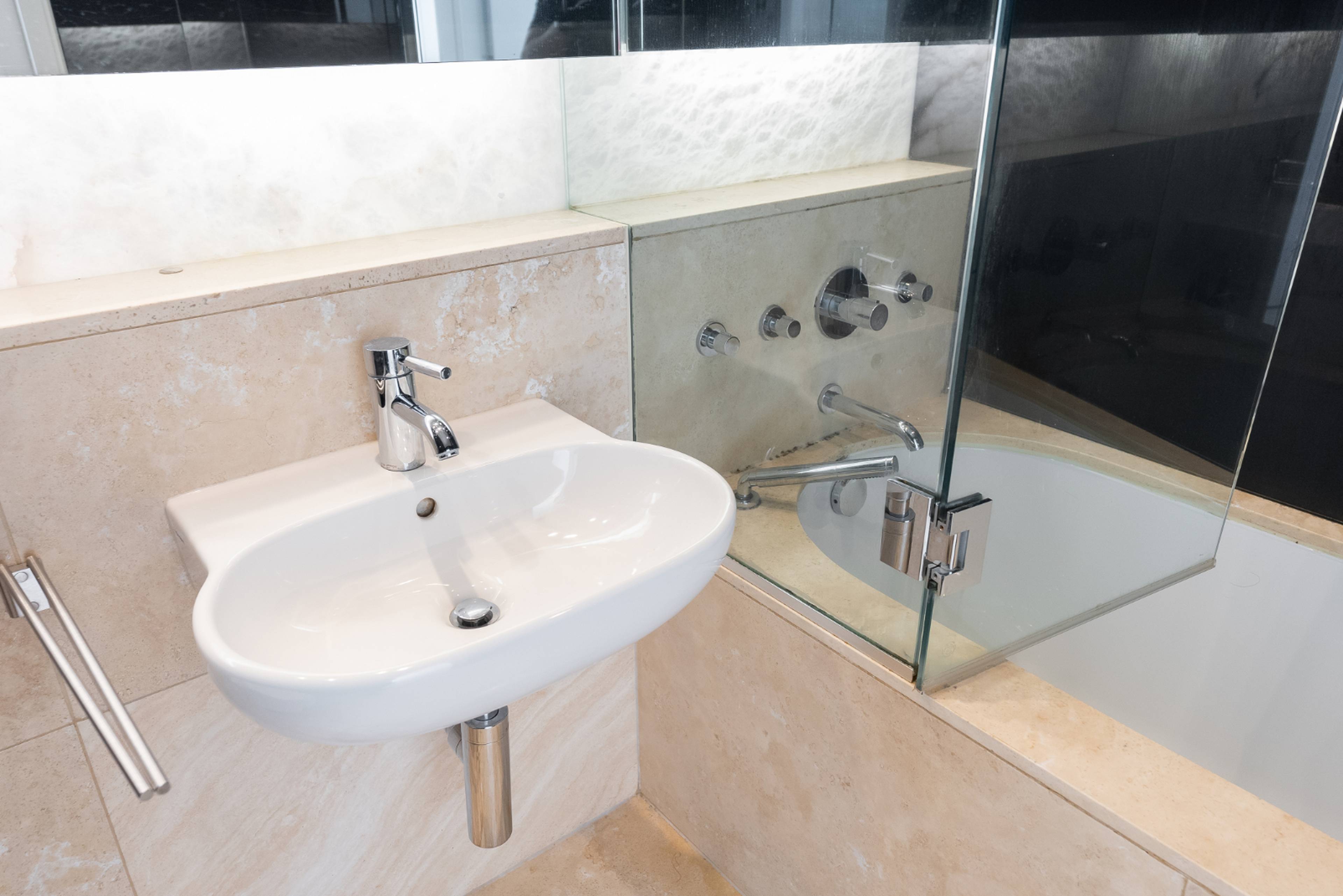 838 W Hastings St 16