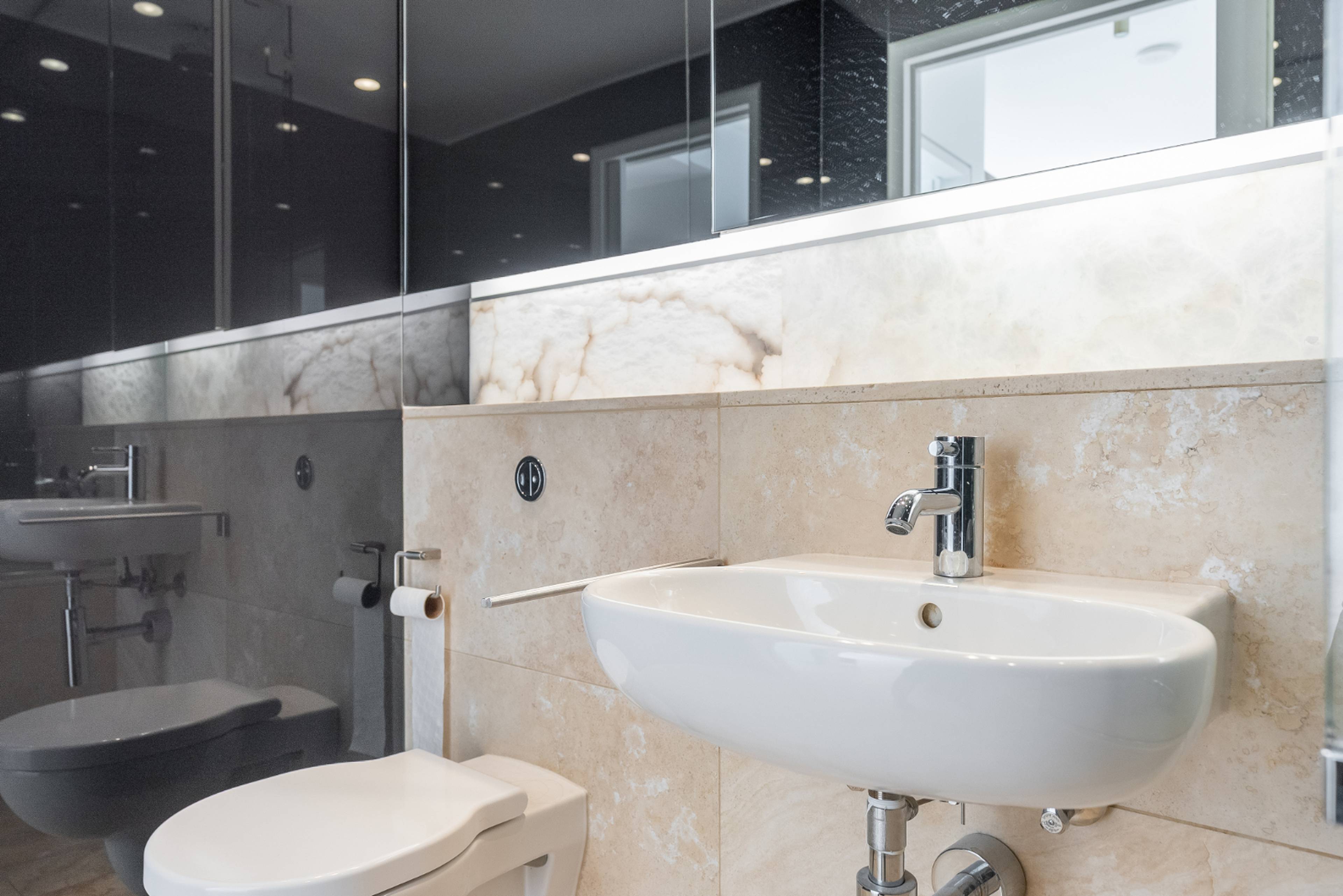 838 W Hastings St 17