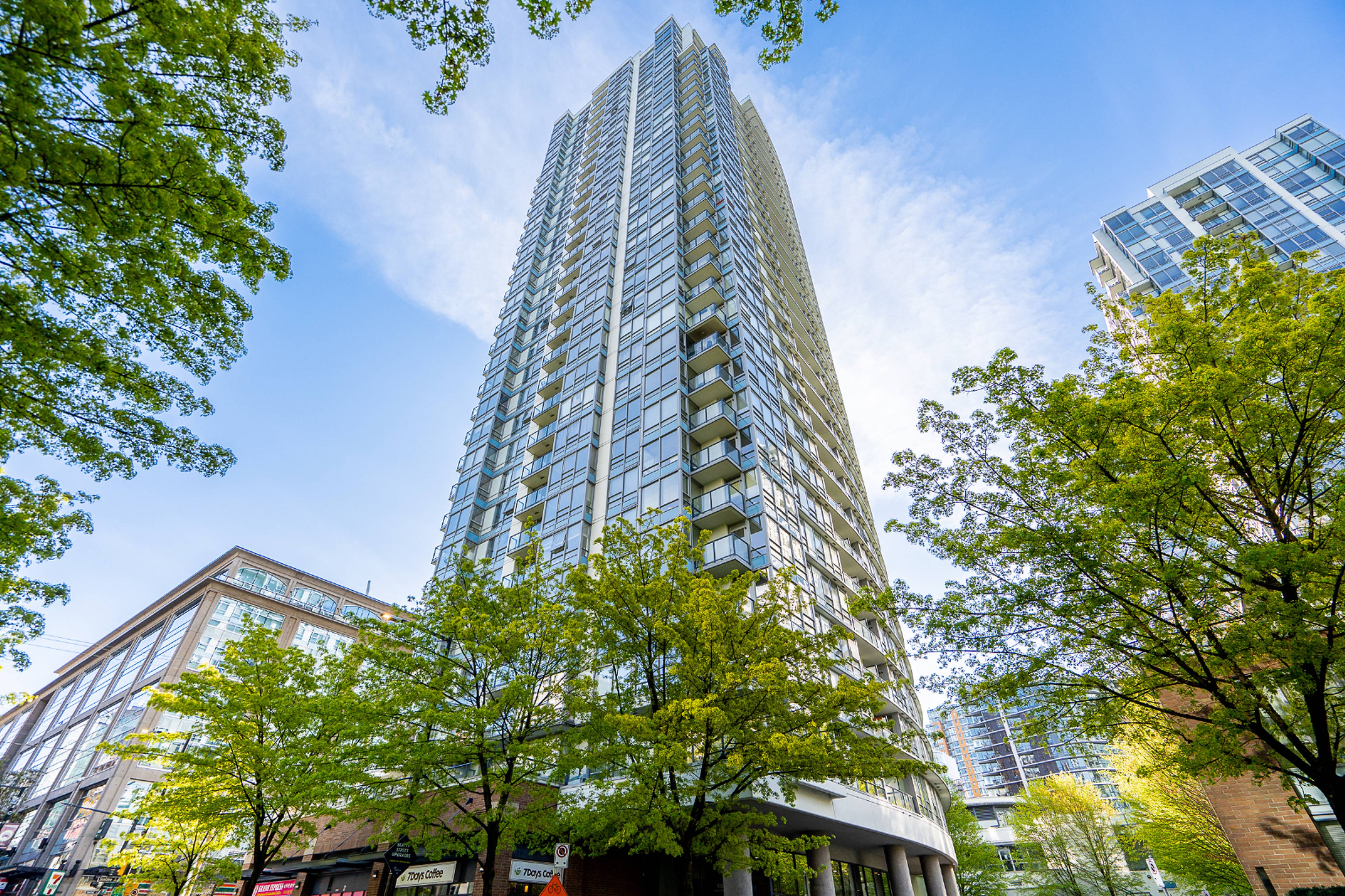 1 ch.  · 1 s. de bains for rent $3,250 / mois