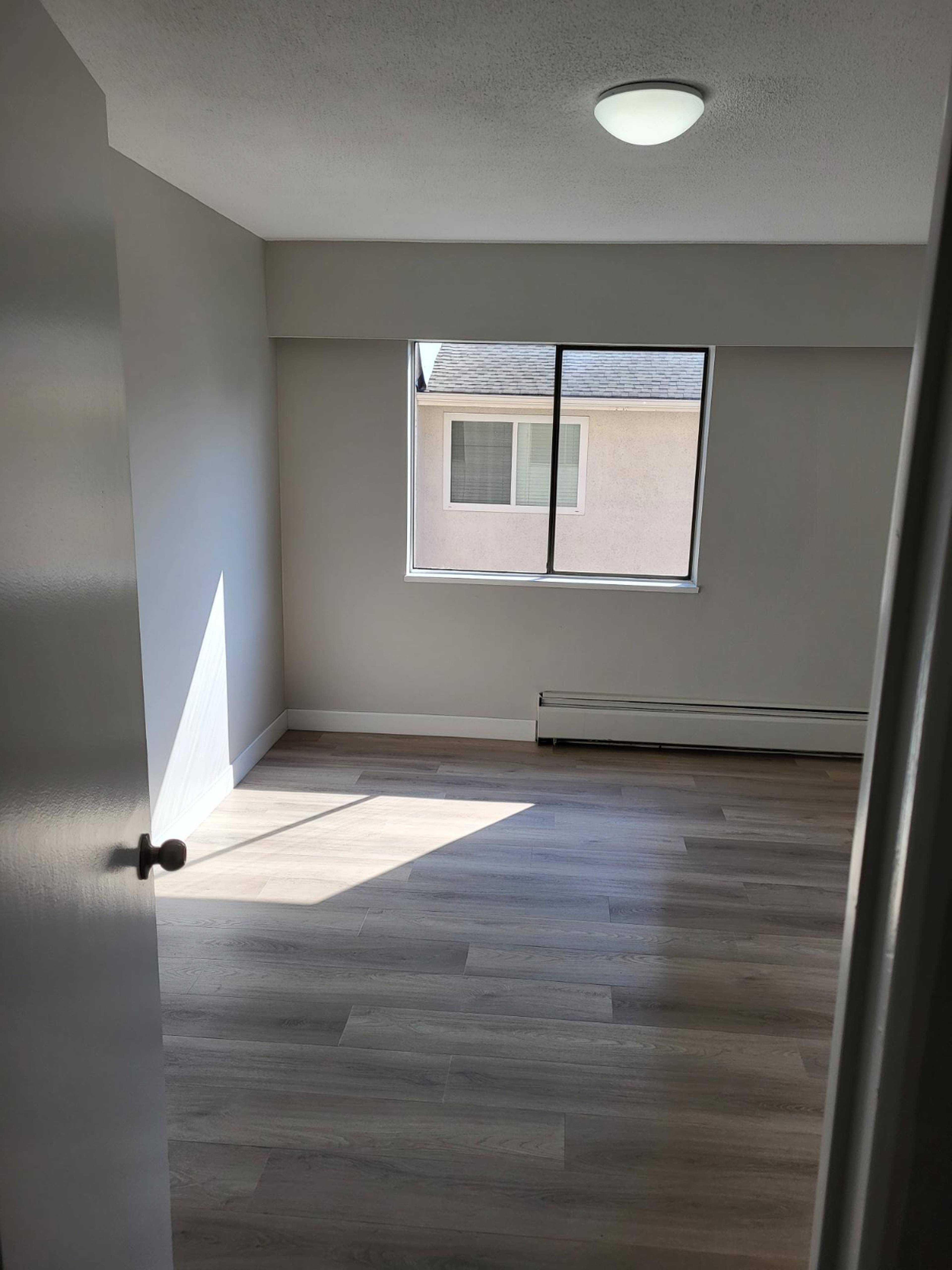 131 6th St W 8