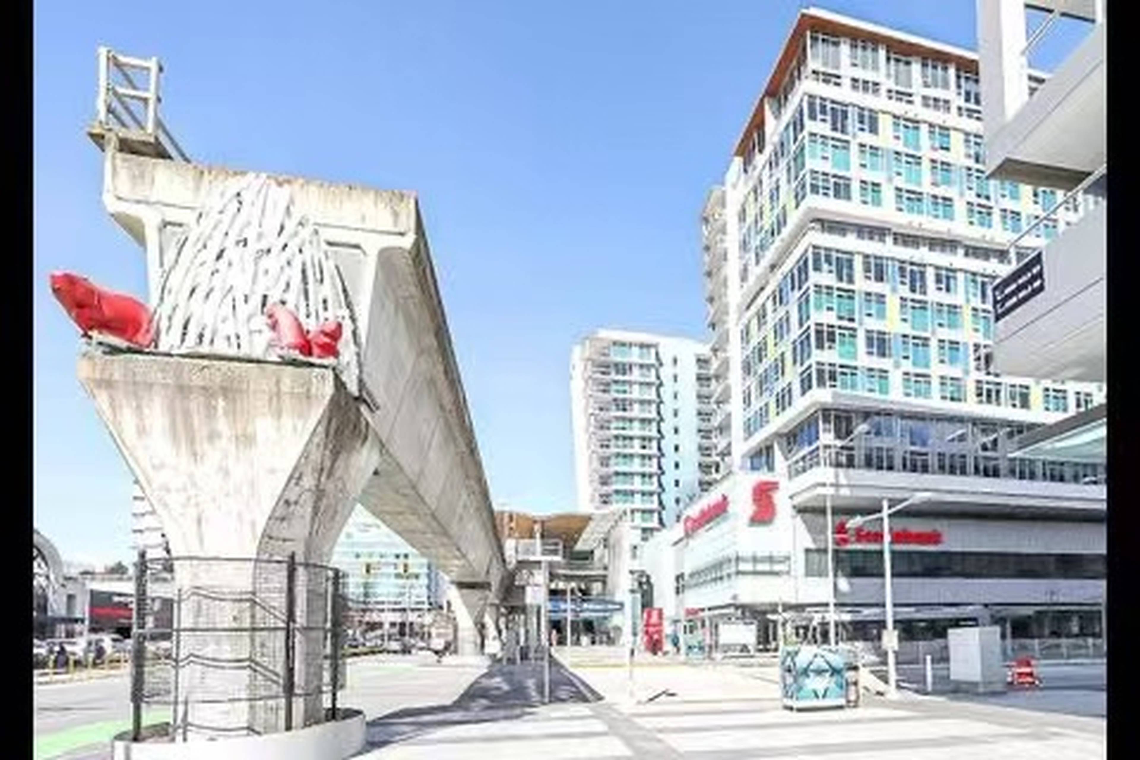 2 ch.  · 2 s. de bains for rent $3,000 / mois