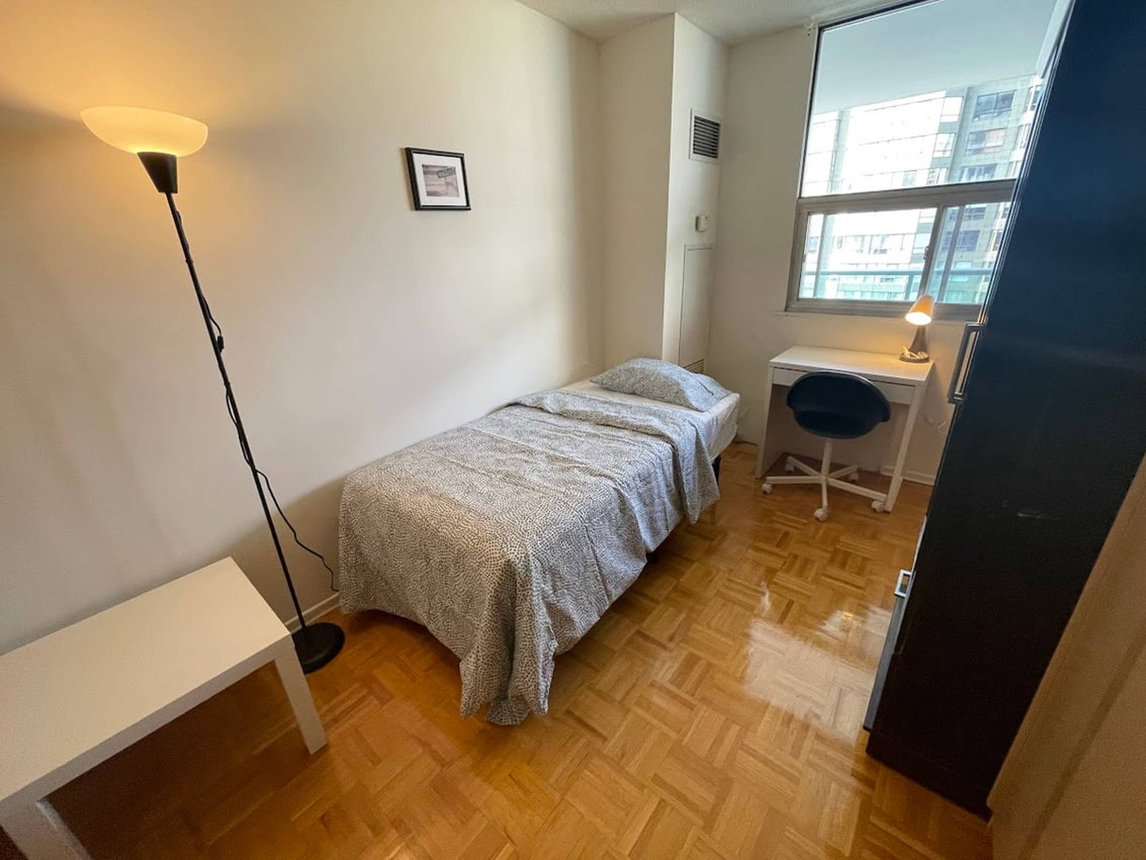 Room for rent $650 / month