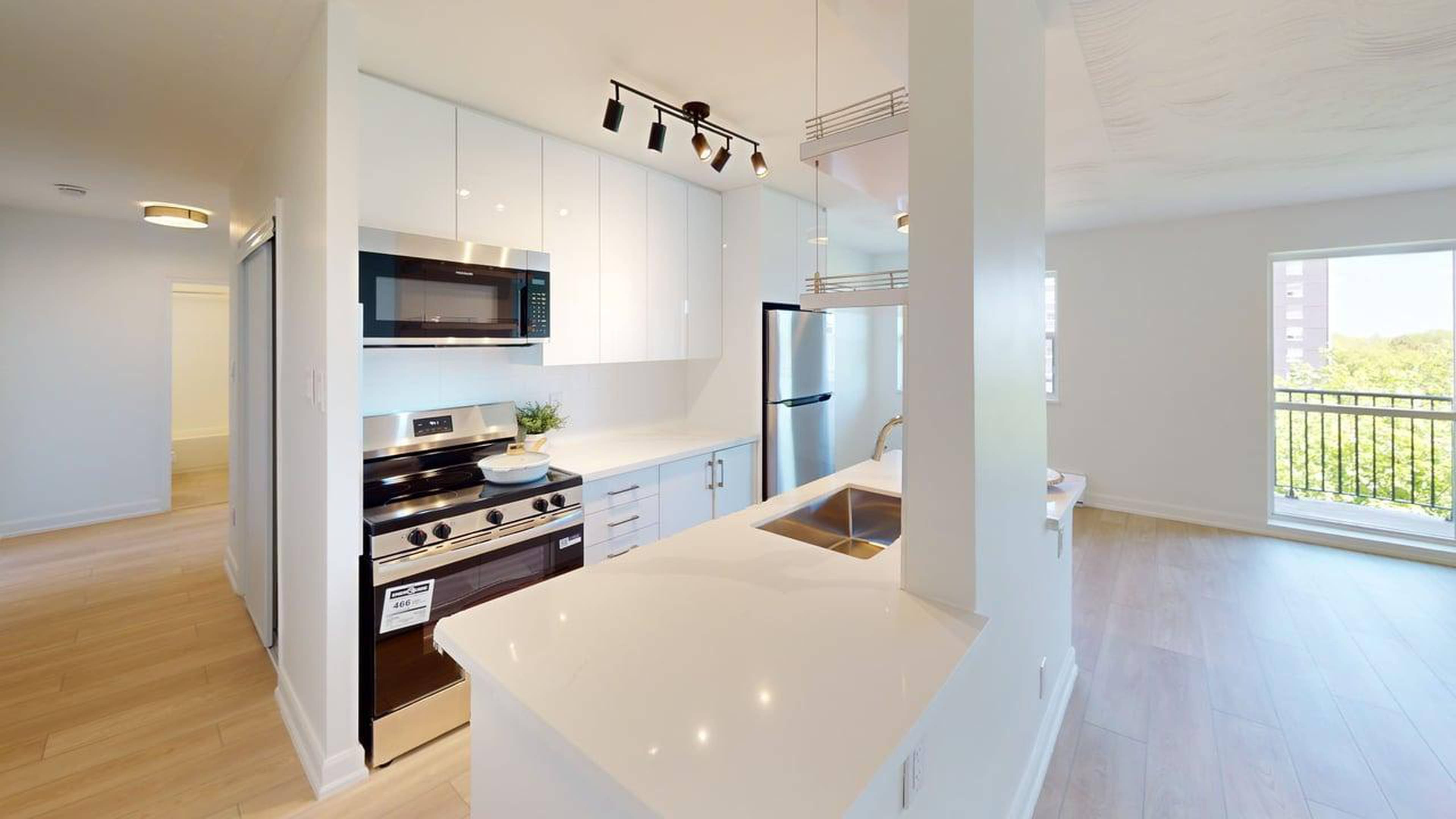 2 ch.  · 1 s. de bains for rent $2,475 / mois