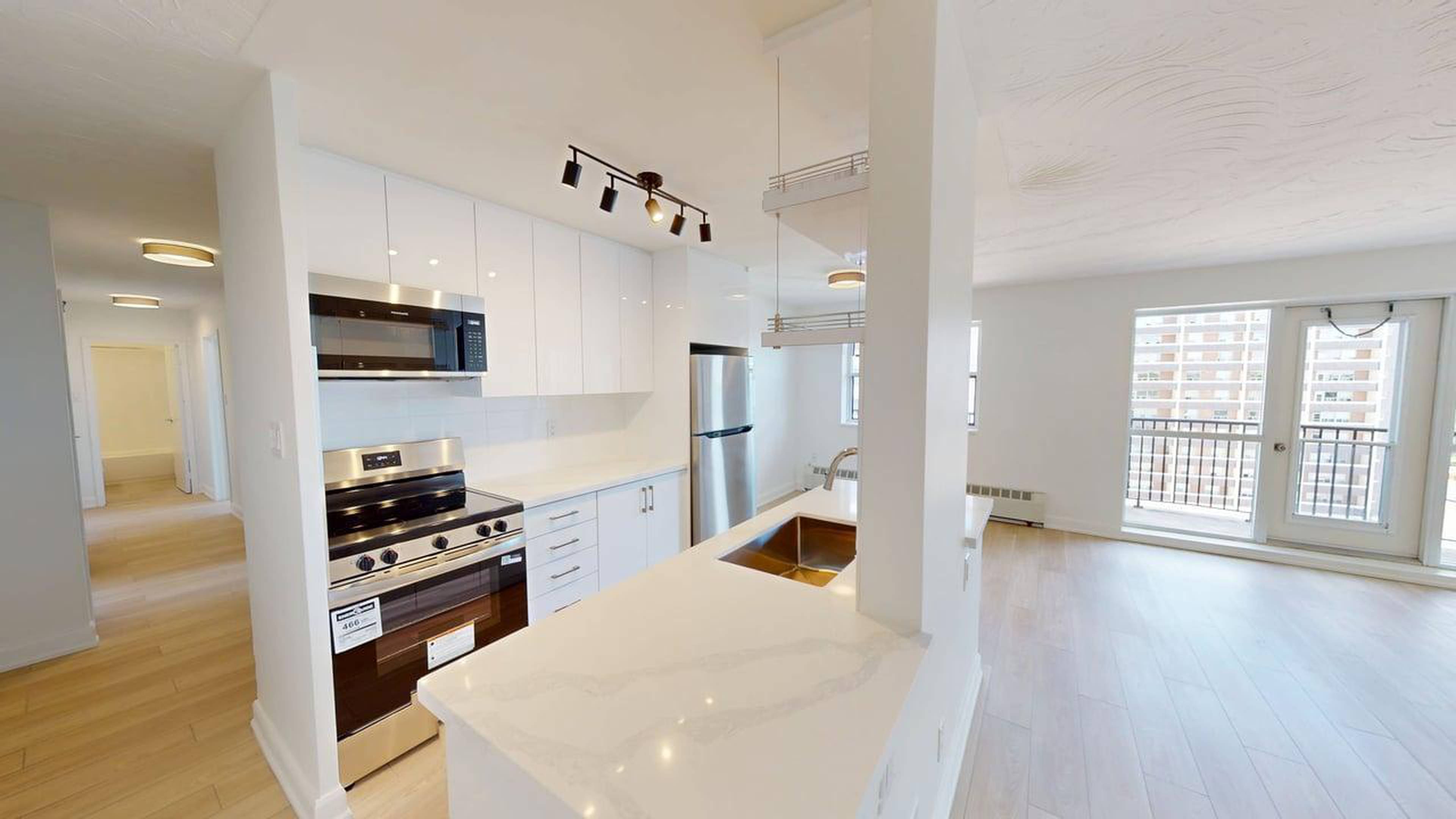 2 ch.  · 2 s. de bains for rent $2,625 / mois