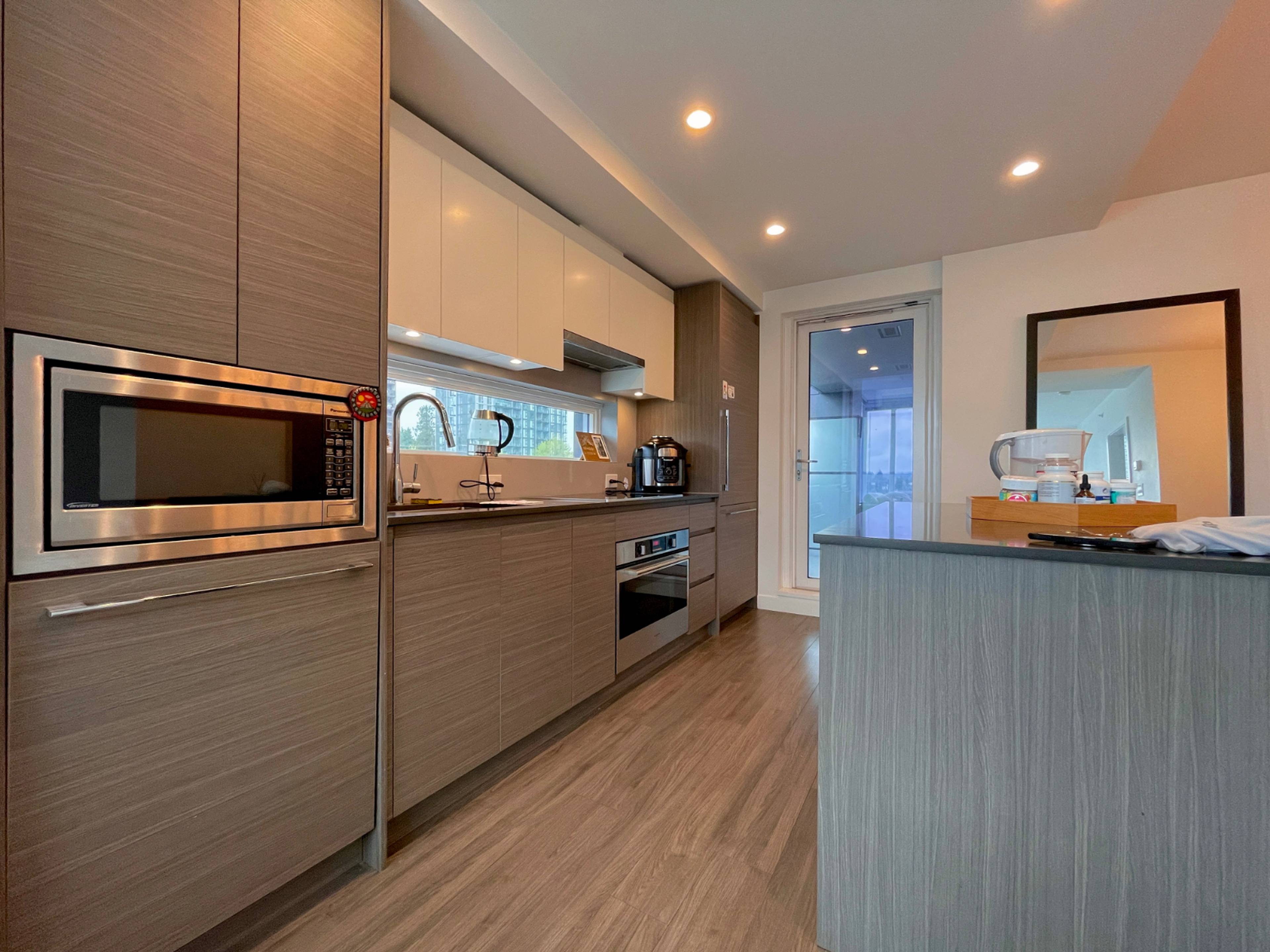 2 室  · 2 卫 for rent $2,400 / 月