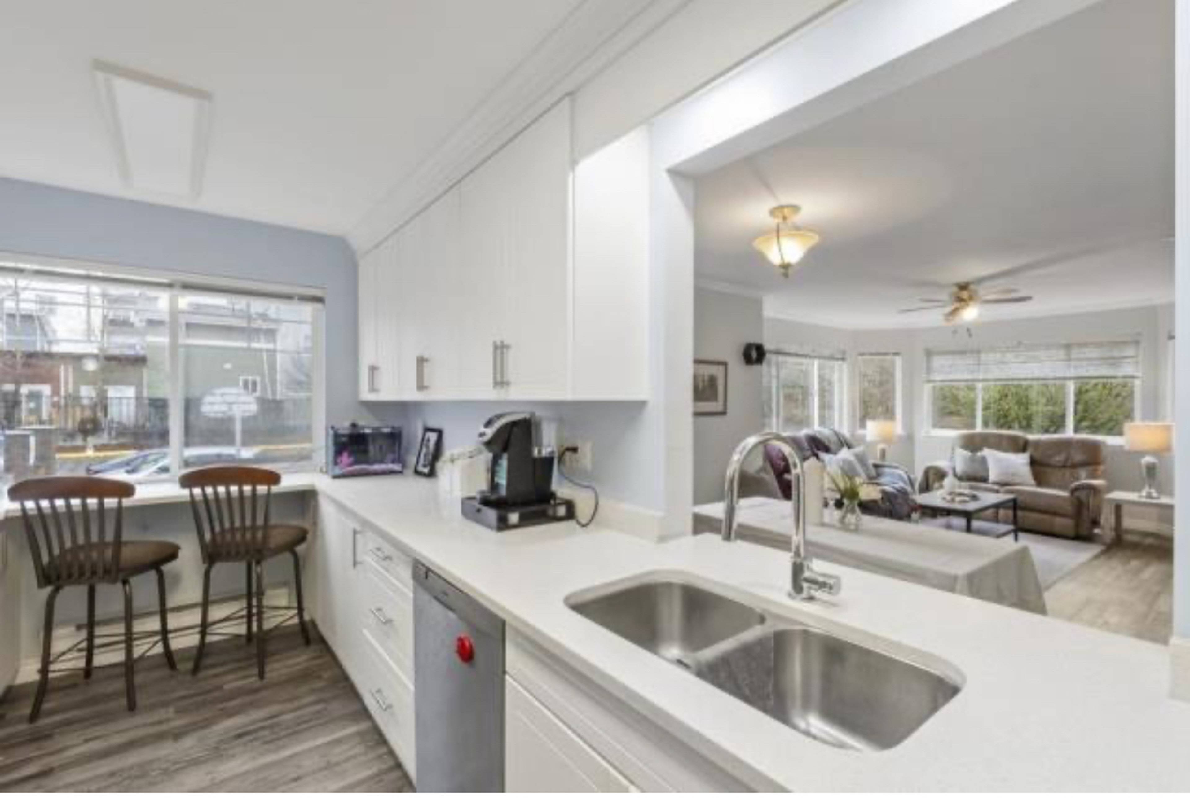 2 ch.  · 2 s. de bains for rent $2,250 / mois