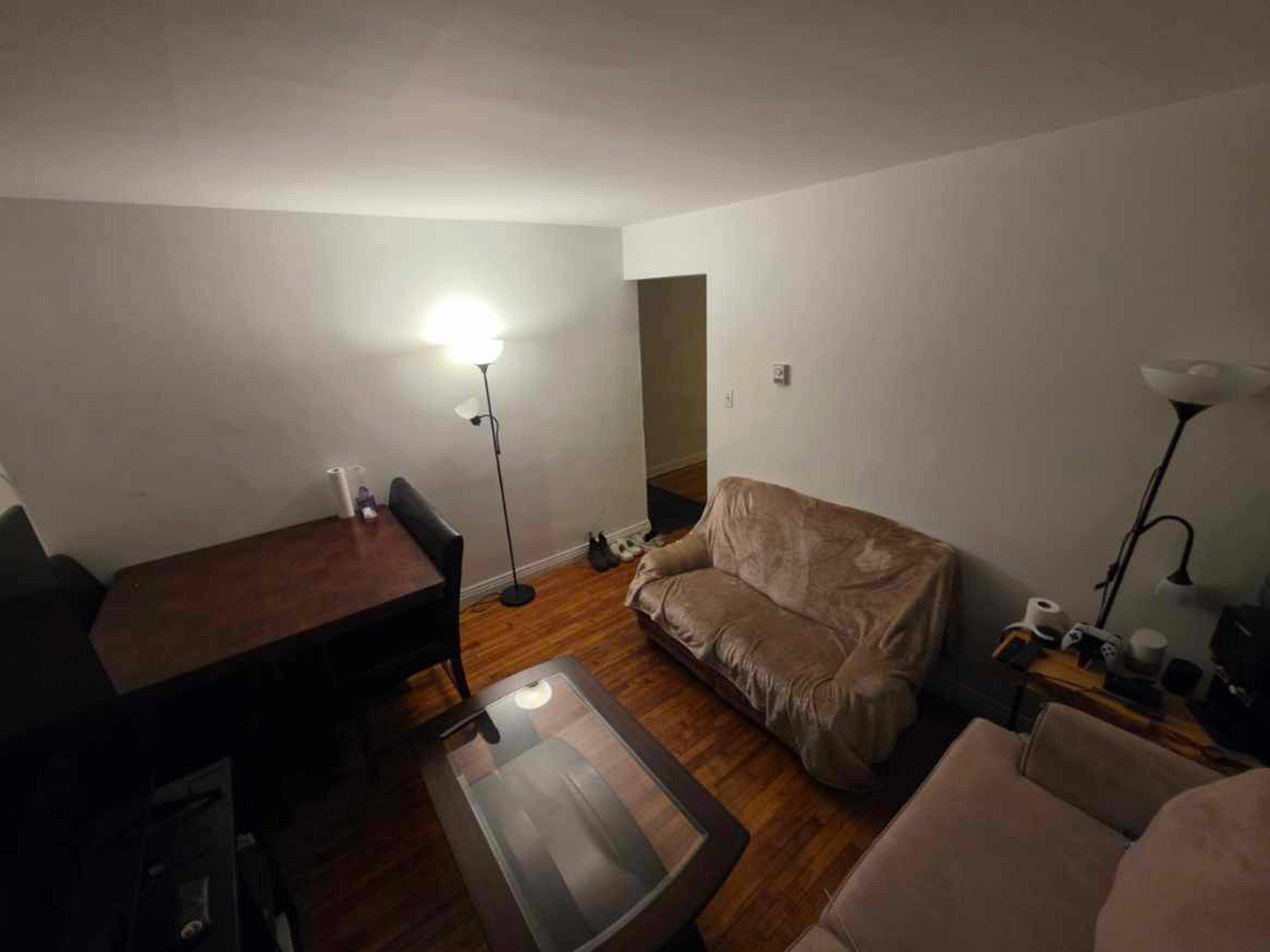 2 室  · 1 卫 for rent $890 / 月