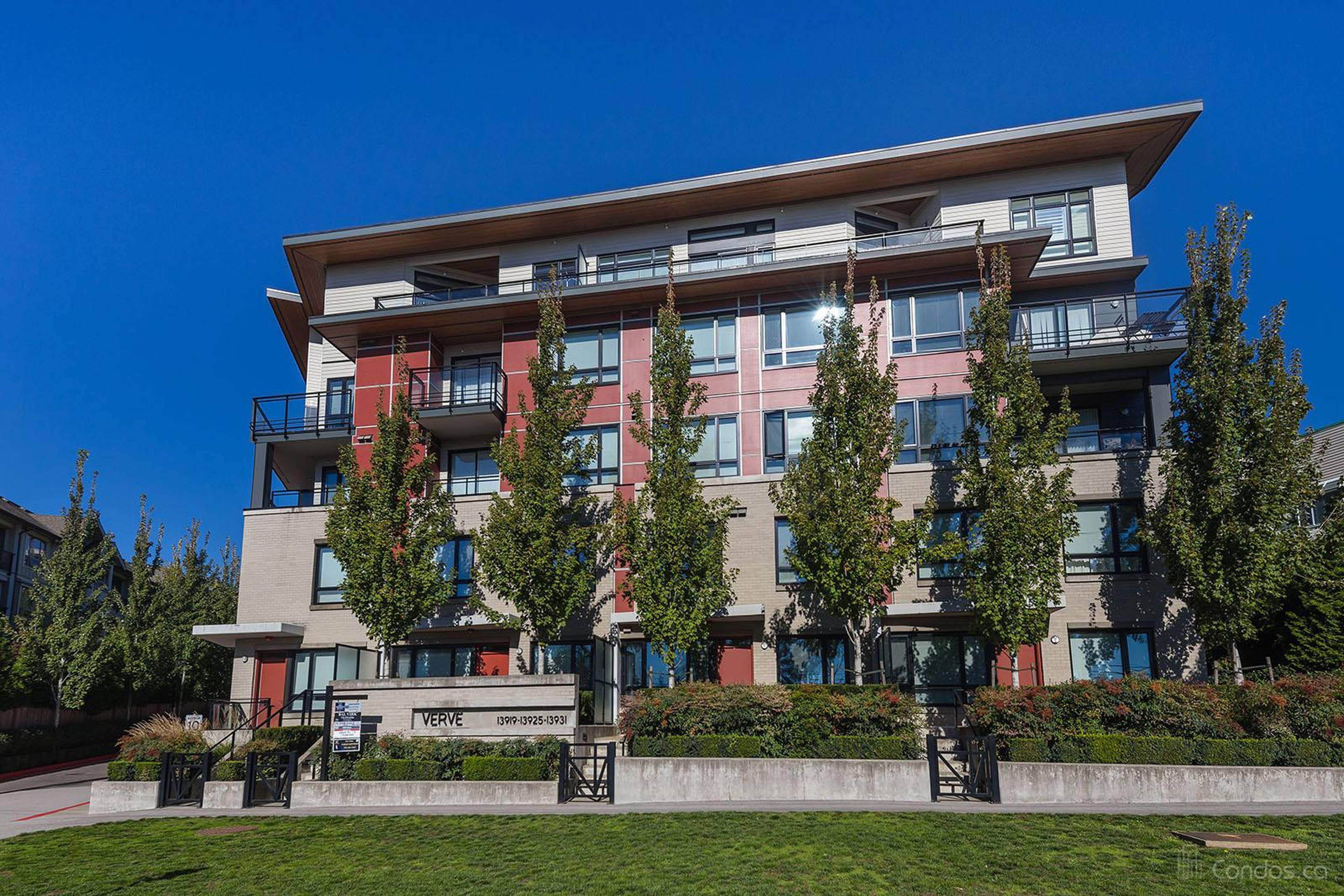 2 ch.  · 2 s. de bains for rent $2,700 / mois
