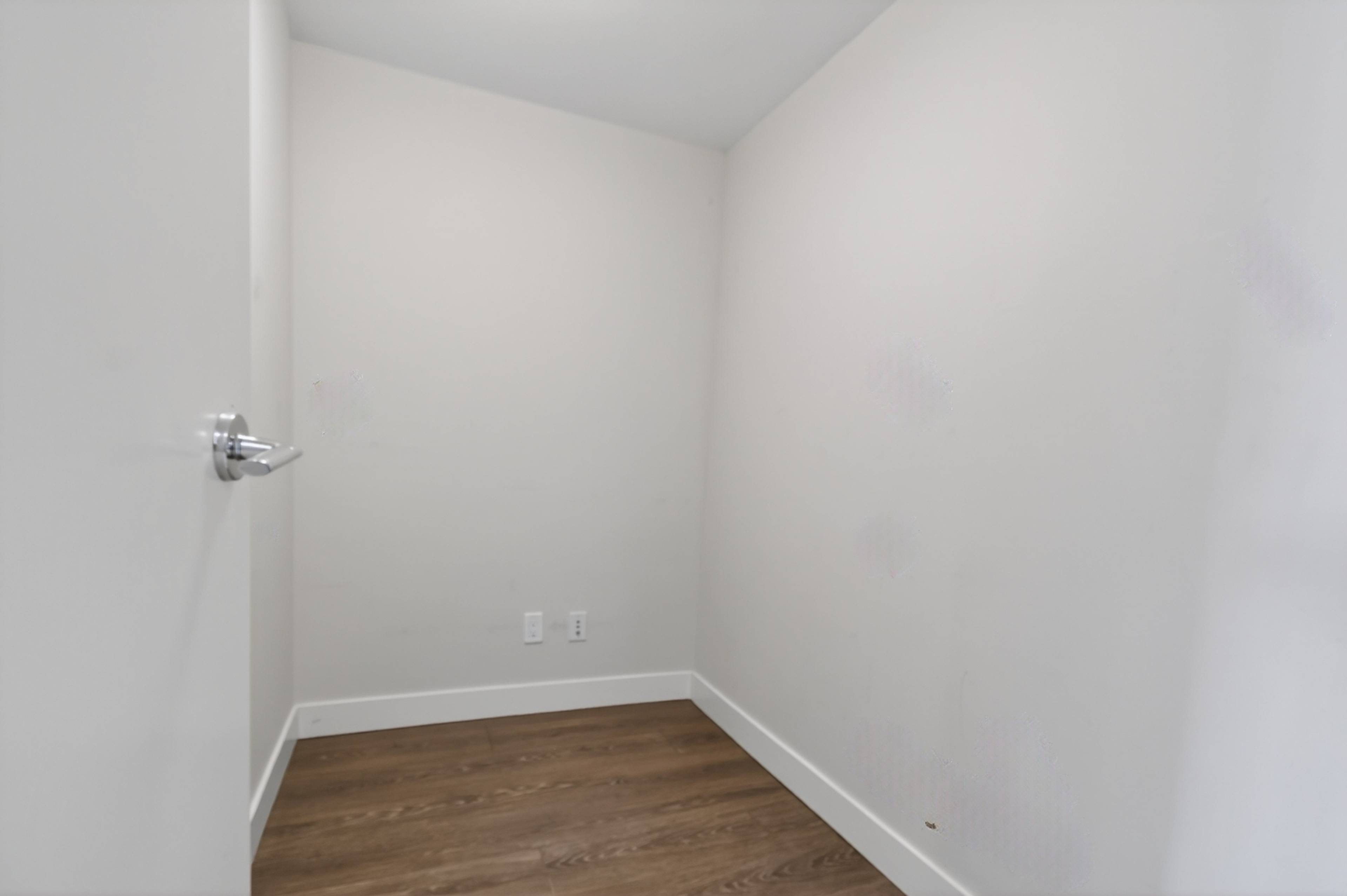 1588 Hastings St E 4