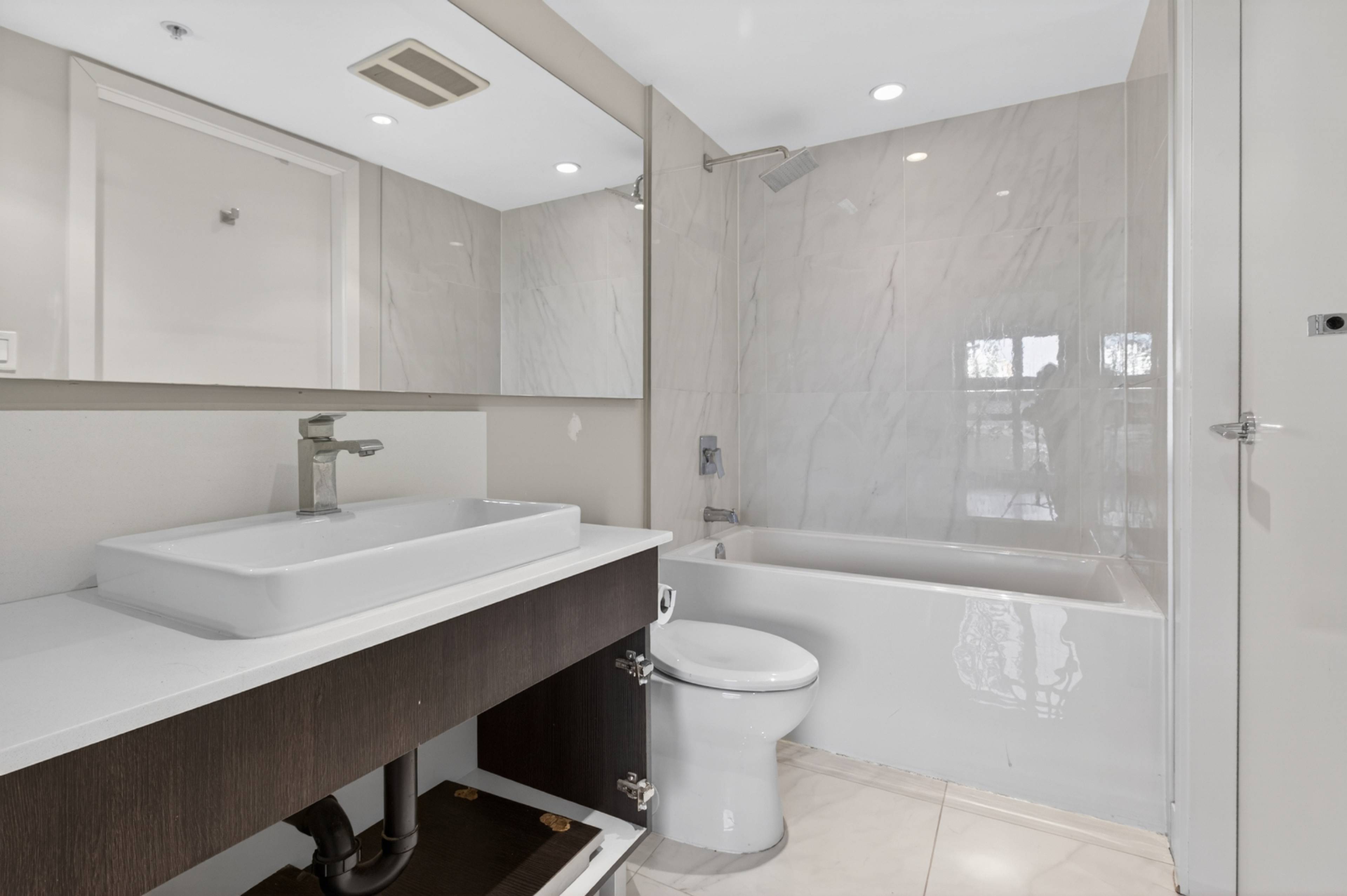 1588 Hastings St E 11
