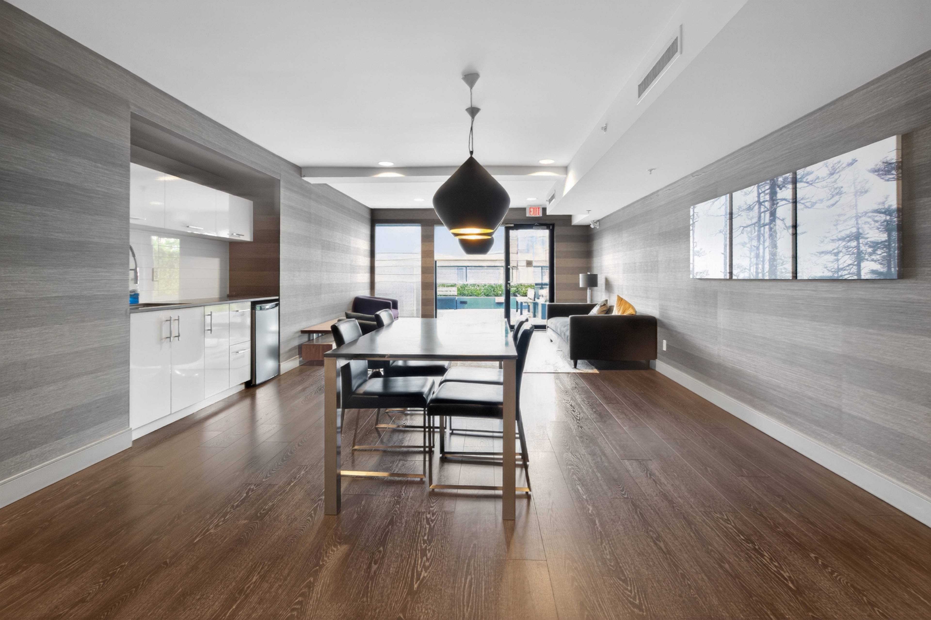 1588 Hastings St E 14