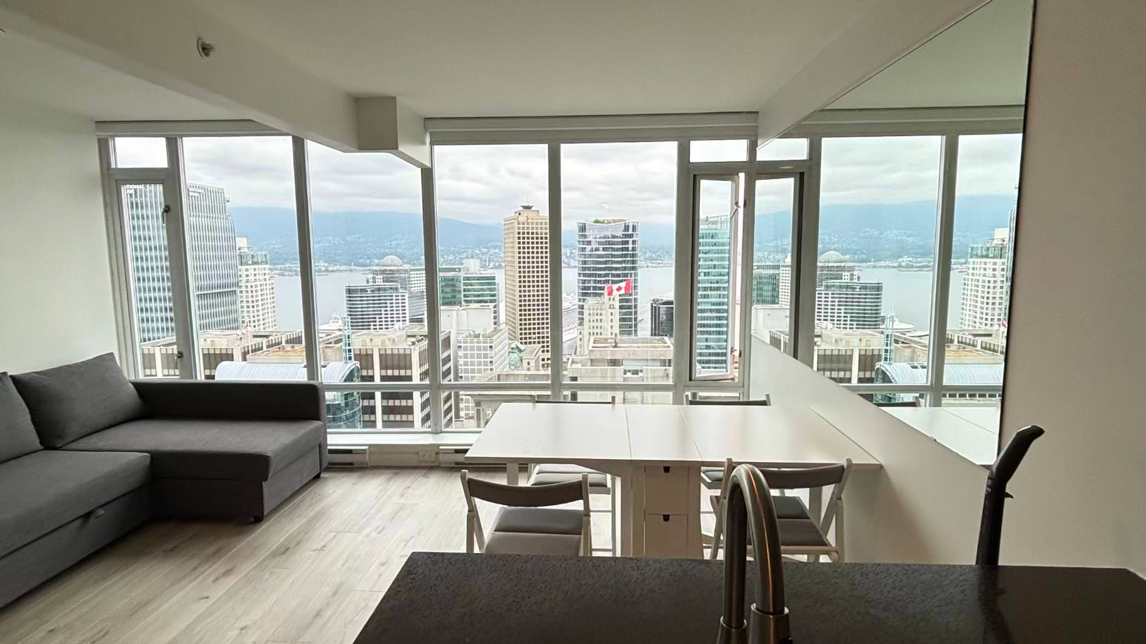 610 Granville St 8