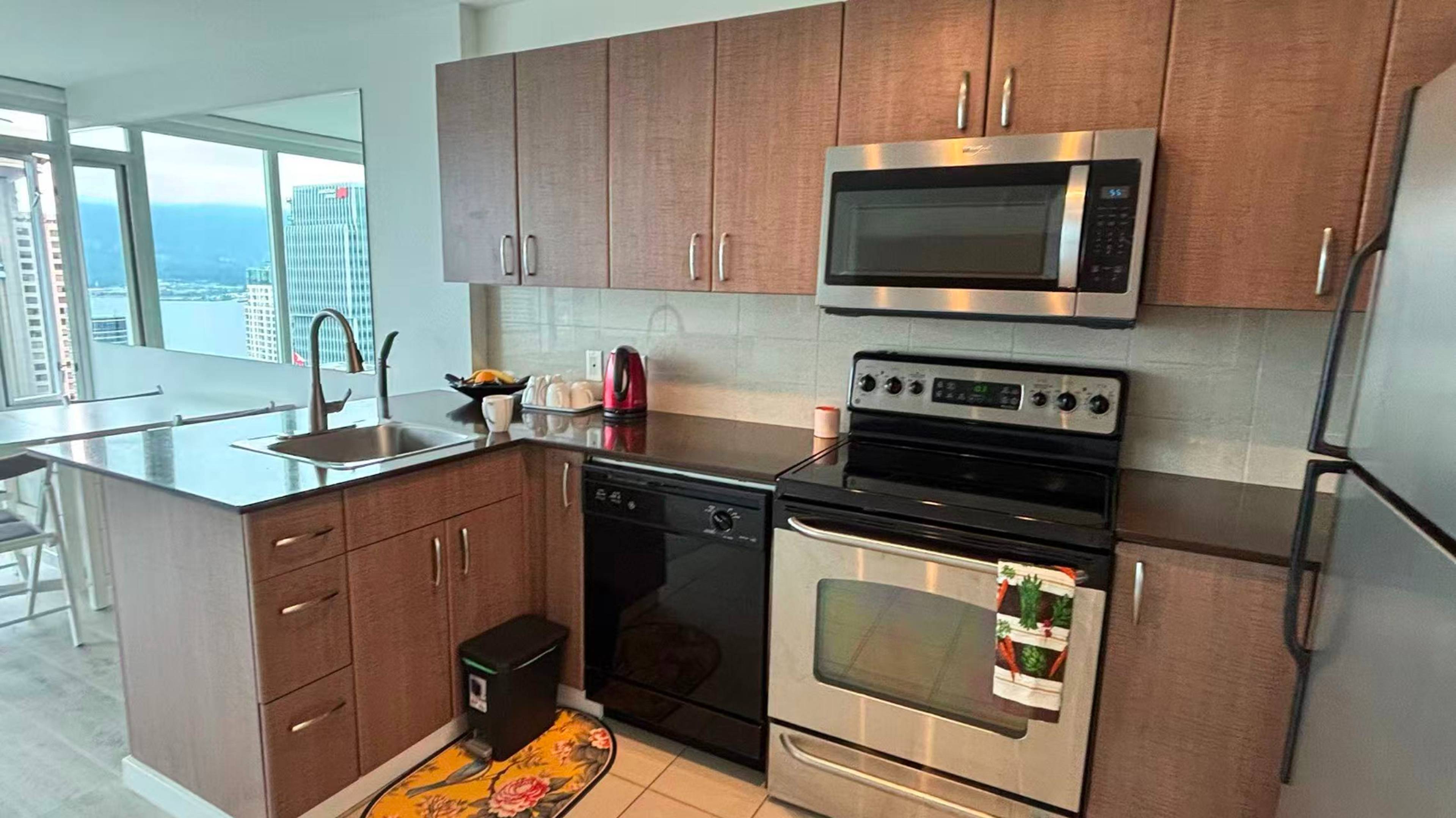 610 Granville St 9