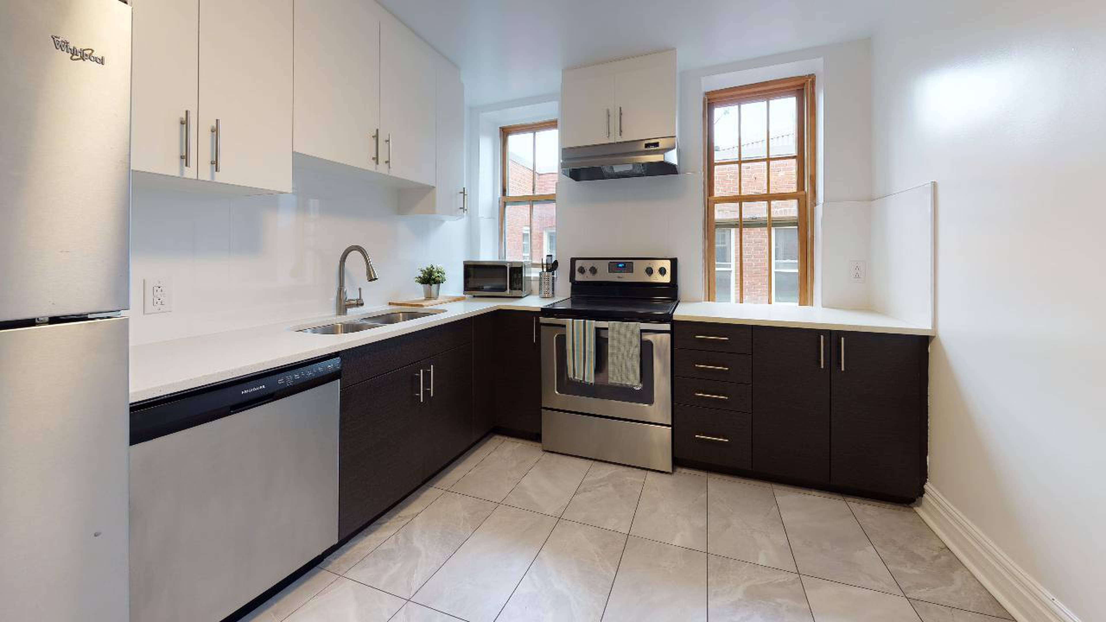 2 ch.  · 1 s. de bains for rent $1,999 / mois