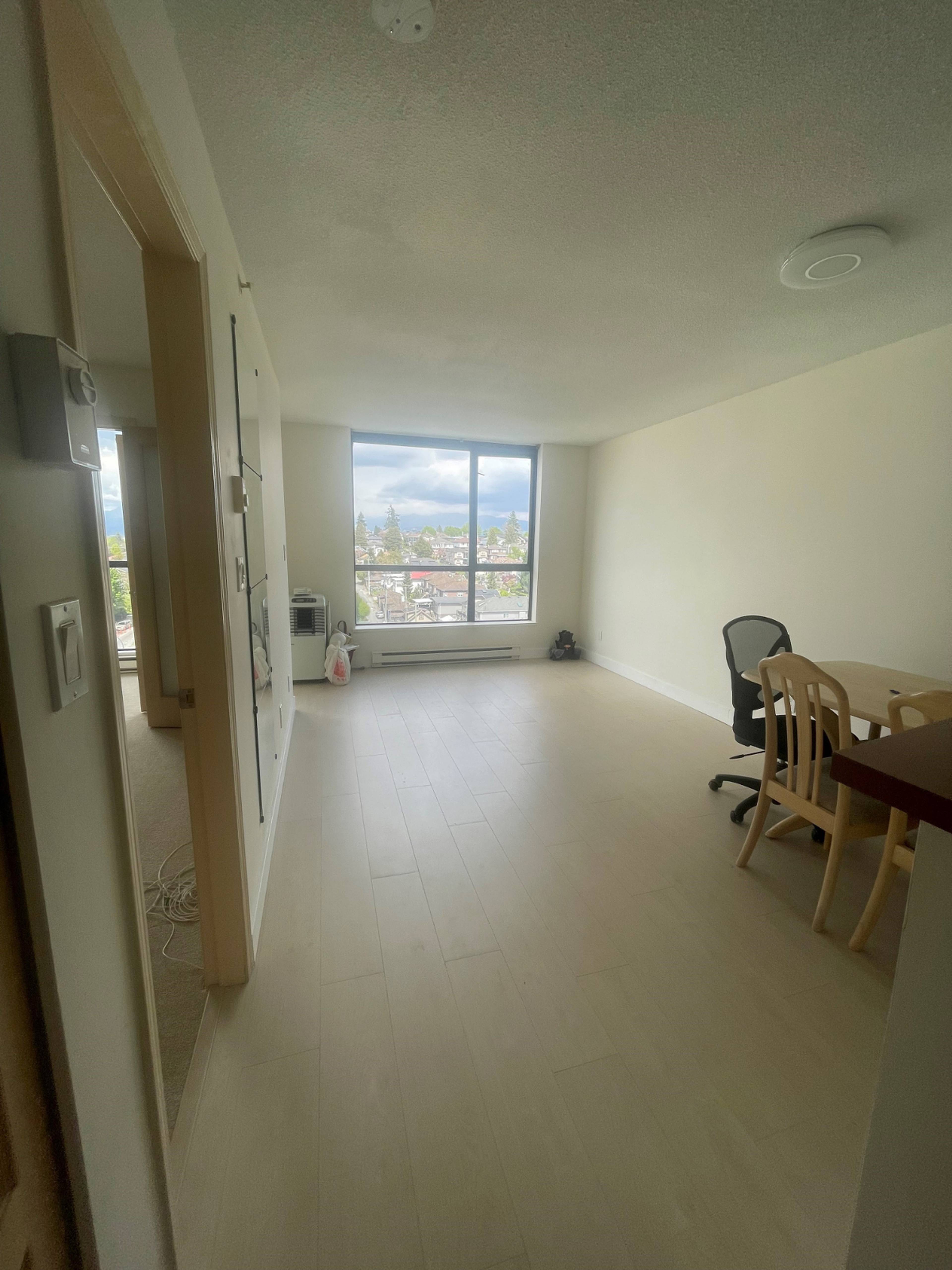 1 ch.  · 1 s. de bains for rent $1,900 / mois