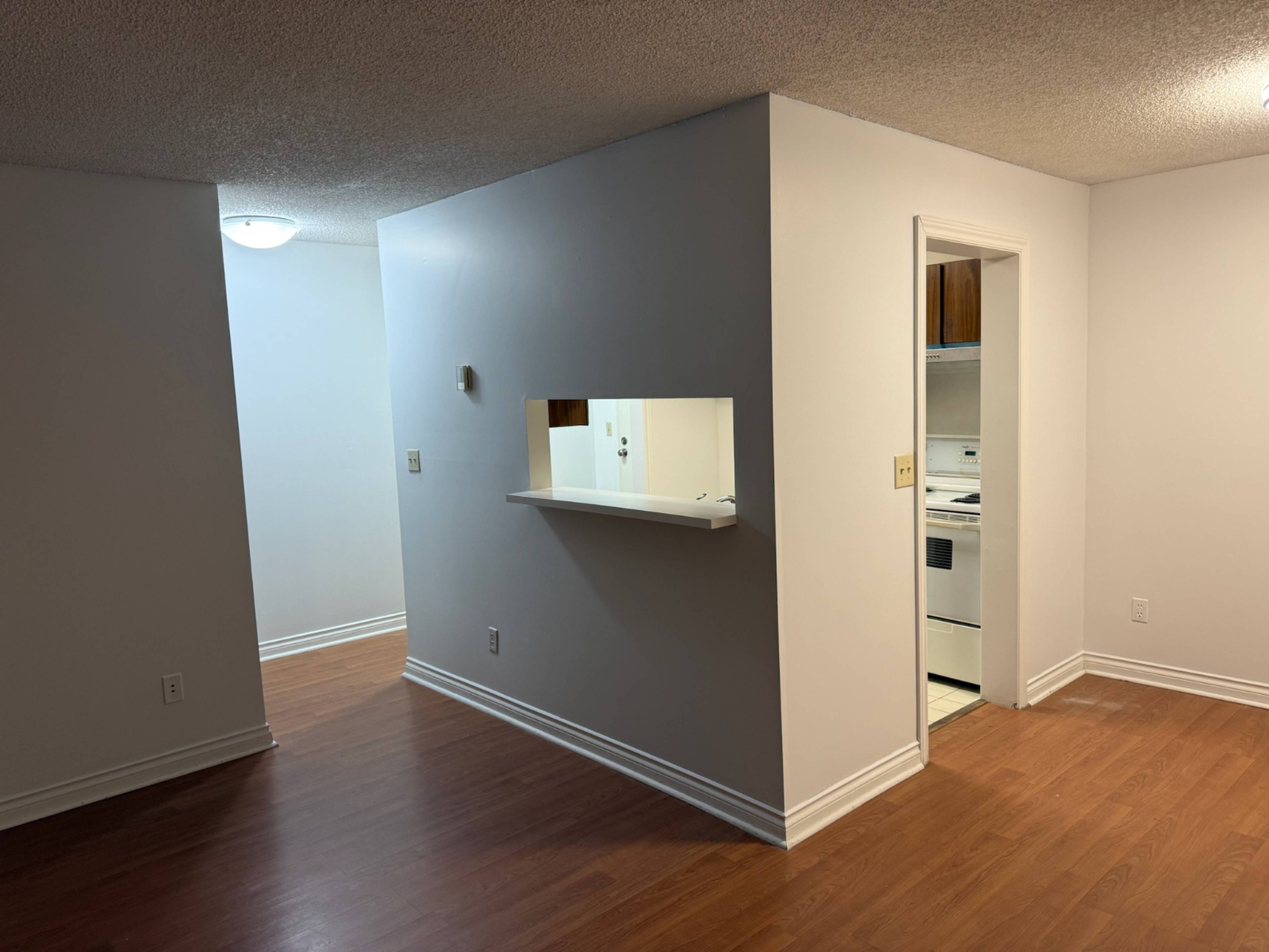 2 ch.  · 1 s. de bains for rent $1,800 / mois
