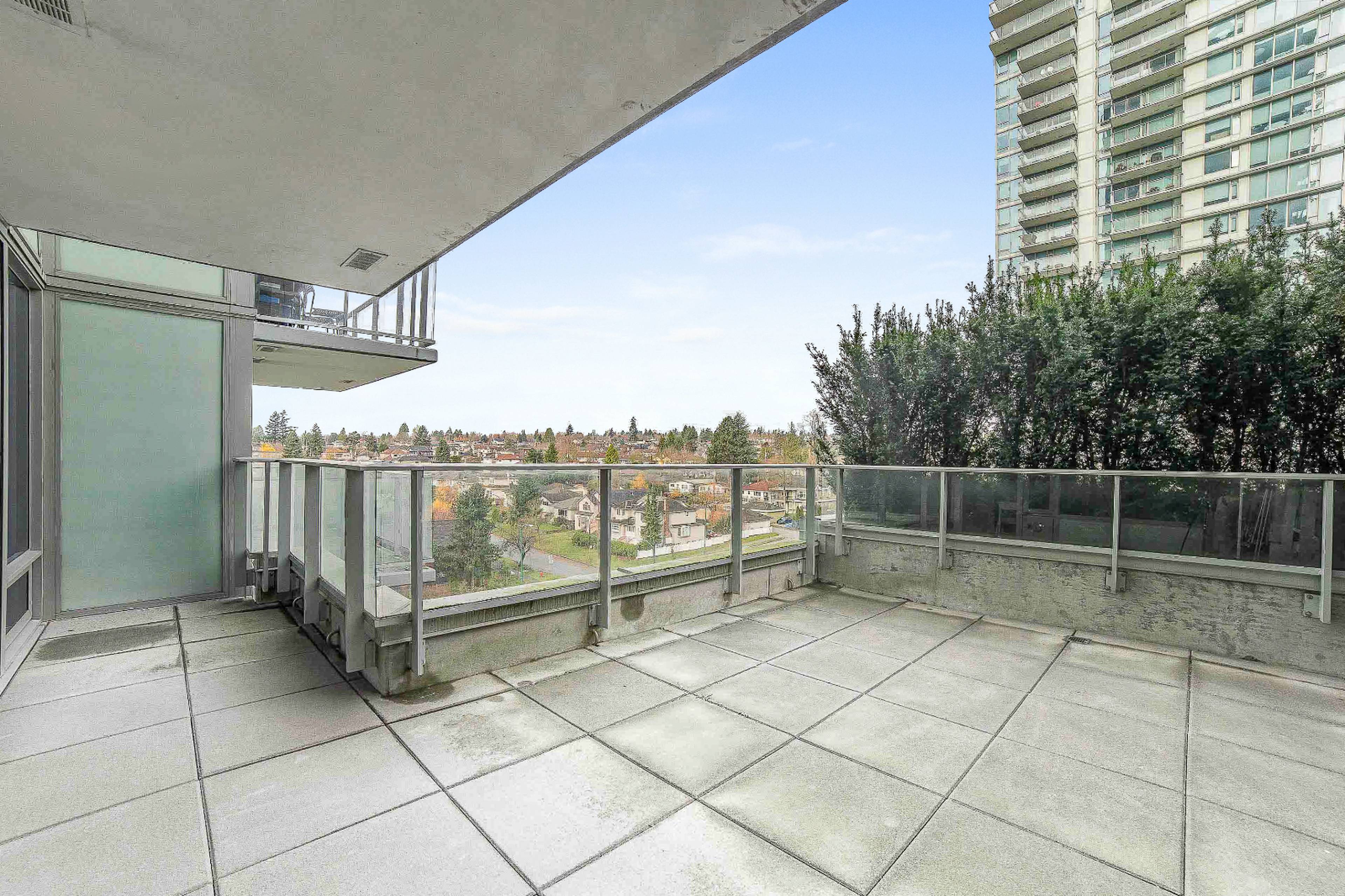 1 ch.  · 1 s. de bains for rent $2,400 / mois