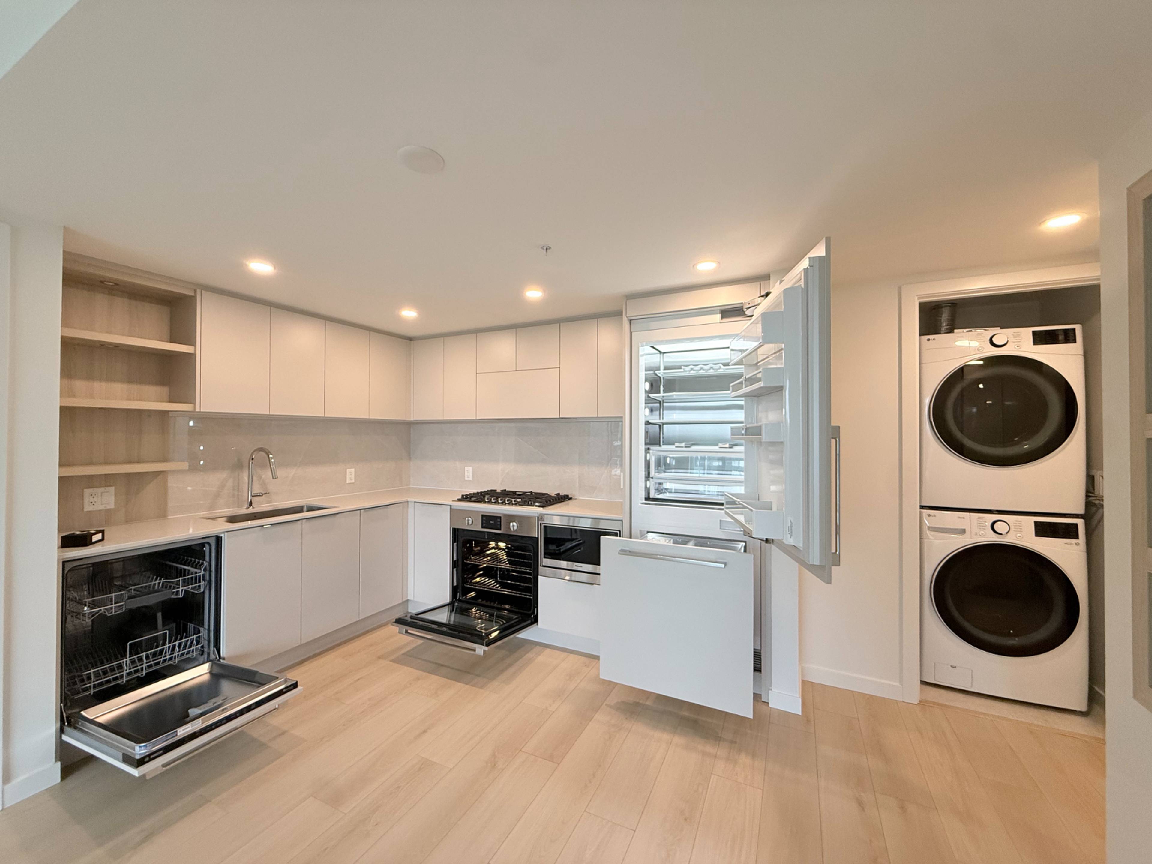 2 ch.  · 2 s. de bains for rent $2,750 / mois