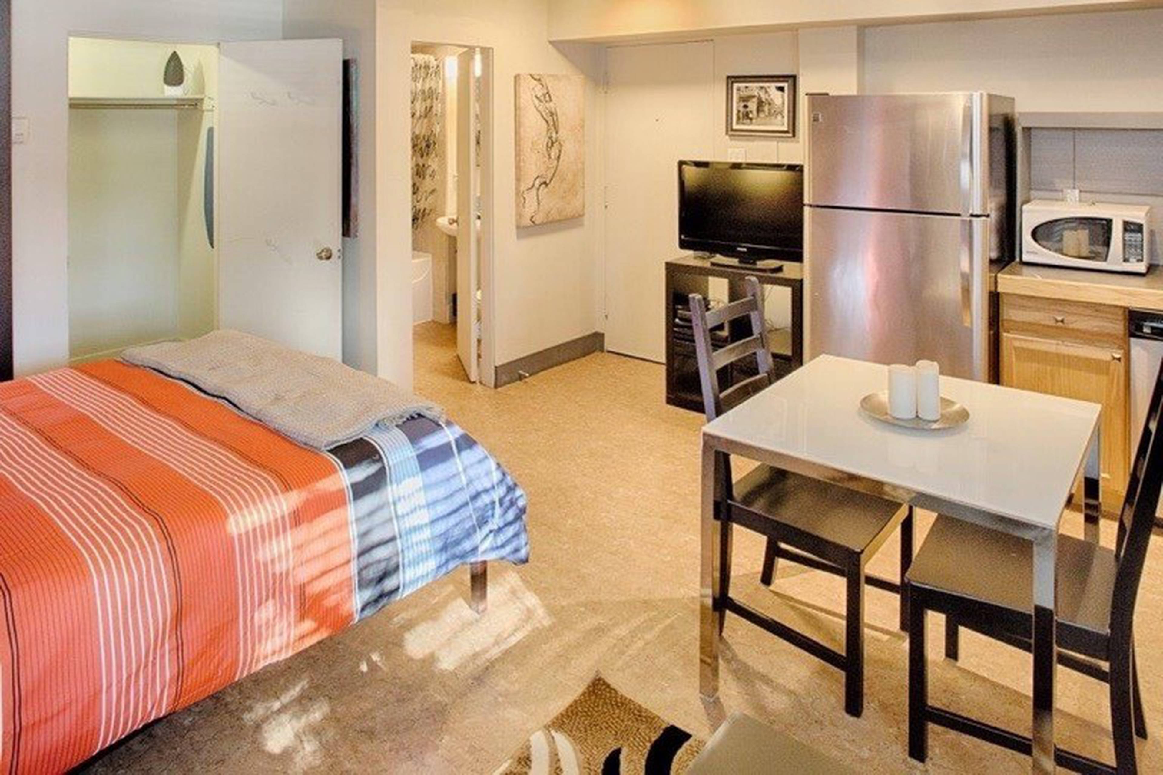 Studio  · 1 Bath for rent $950 / month