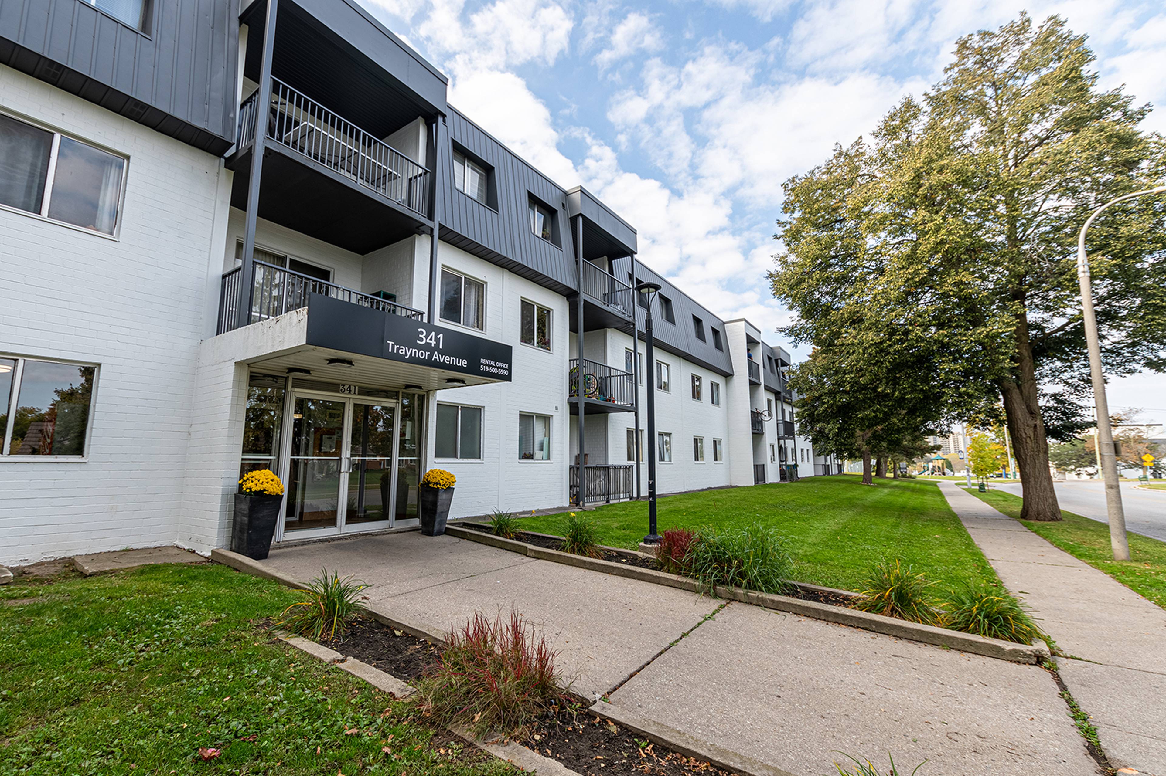 2 ch.  · 1 s. de bains for rent $1,674 / mois