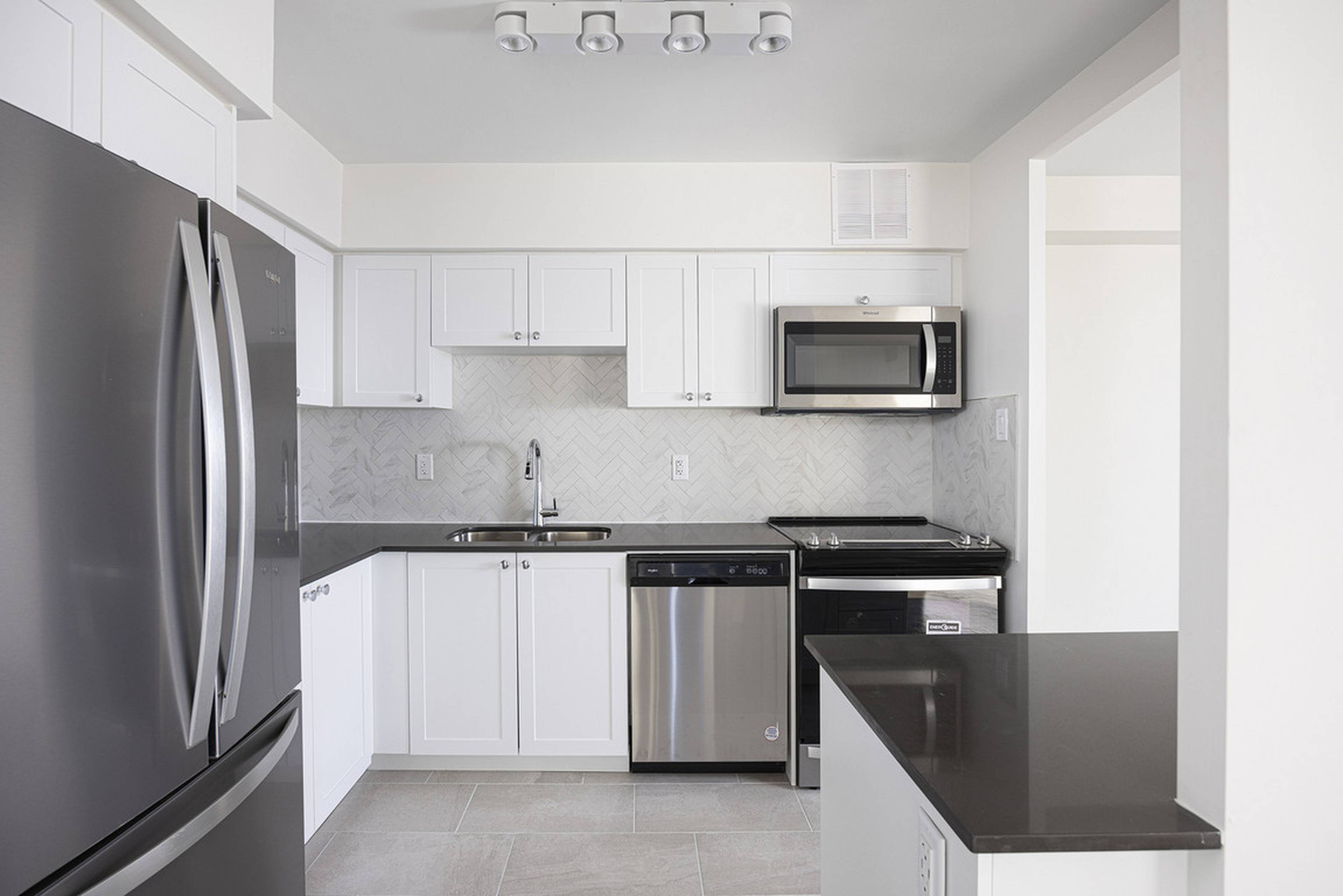 1 ch.  · 1 s. de bains for rent $1,957 / mois