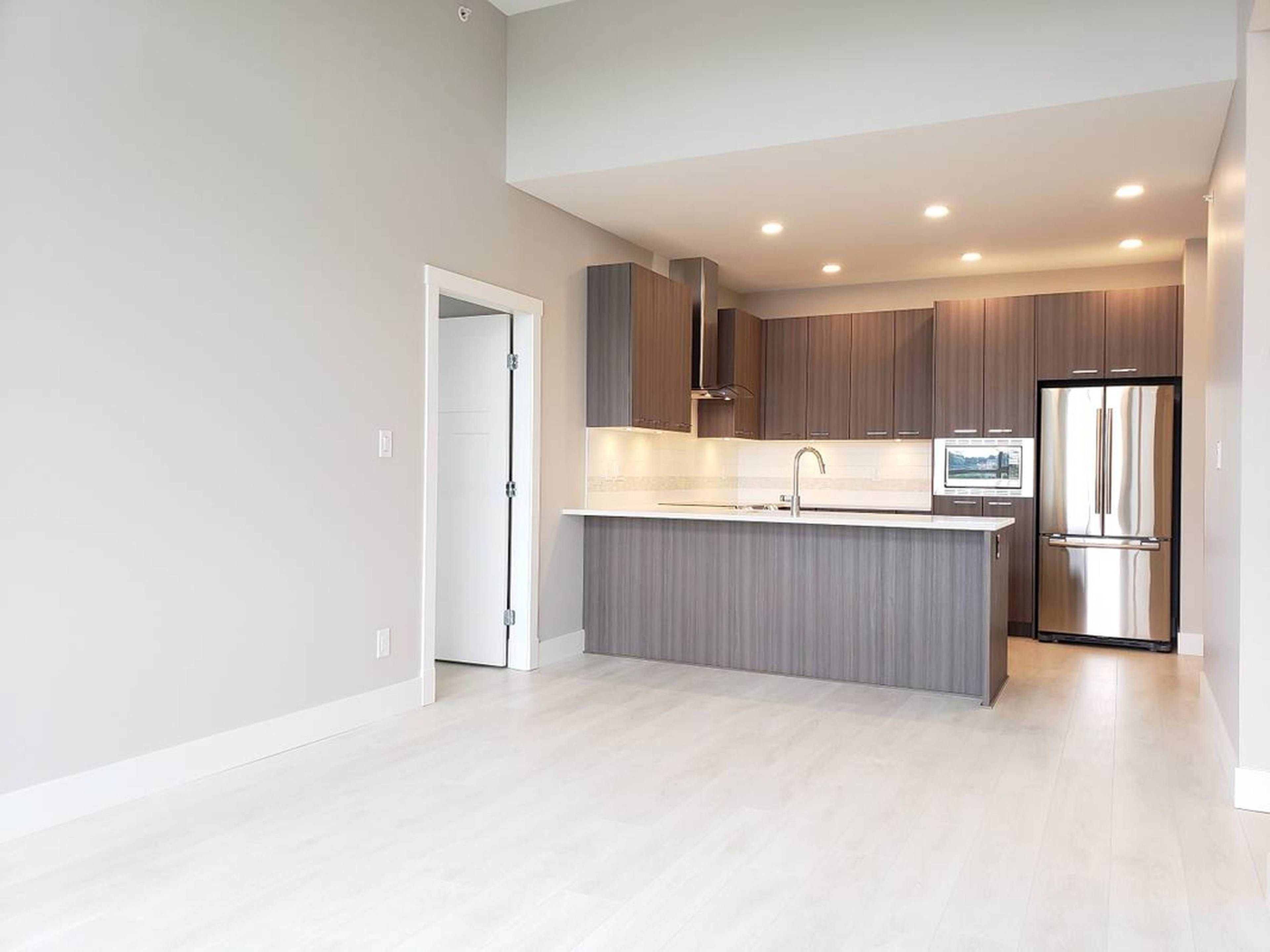 2 ch.  · 2 s. de bains for rent $2,500 / mois