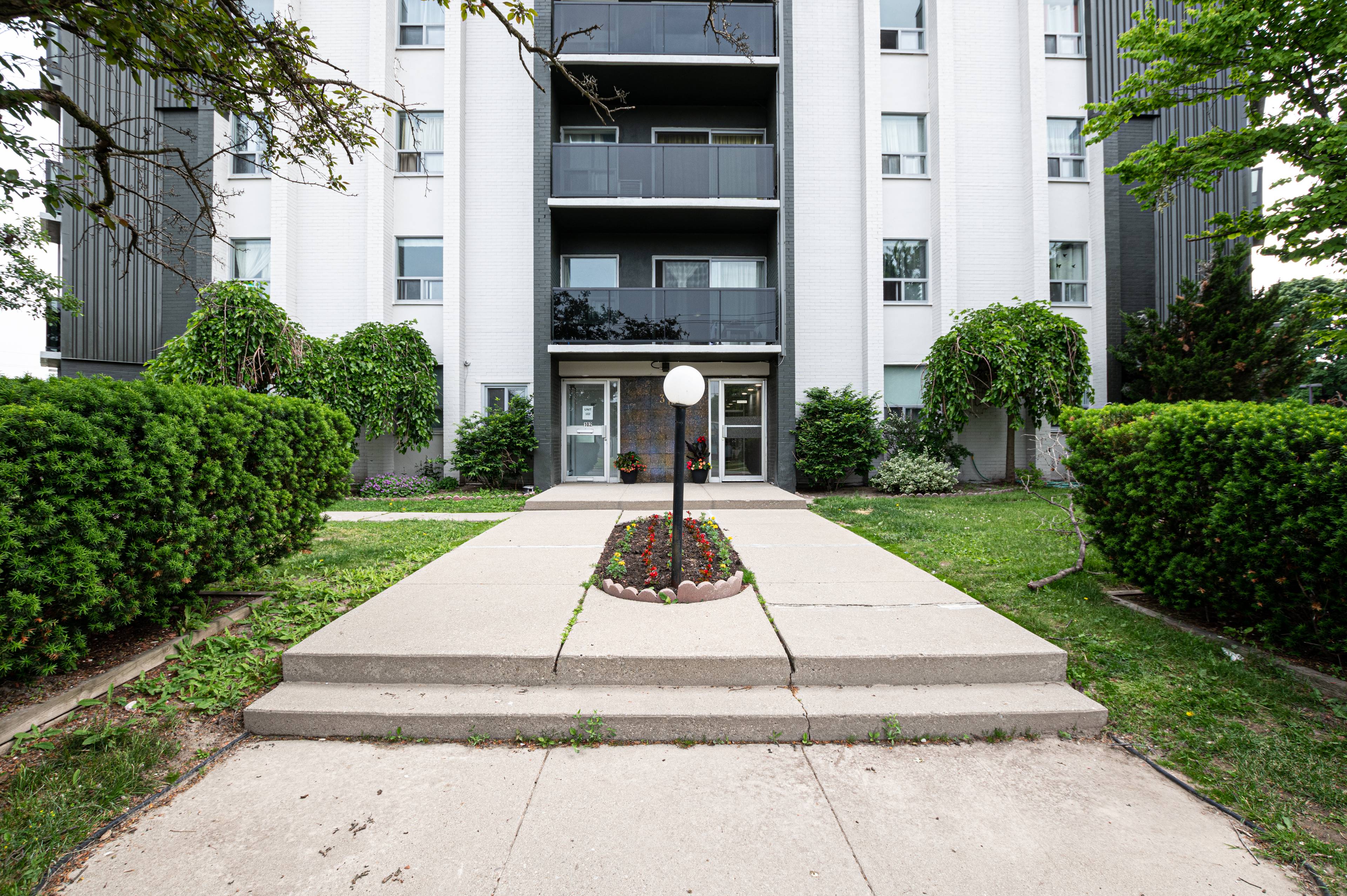 2 ch.  · 1 s. de bains for rent $1,953 / mois