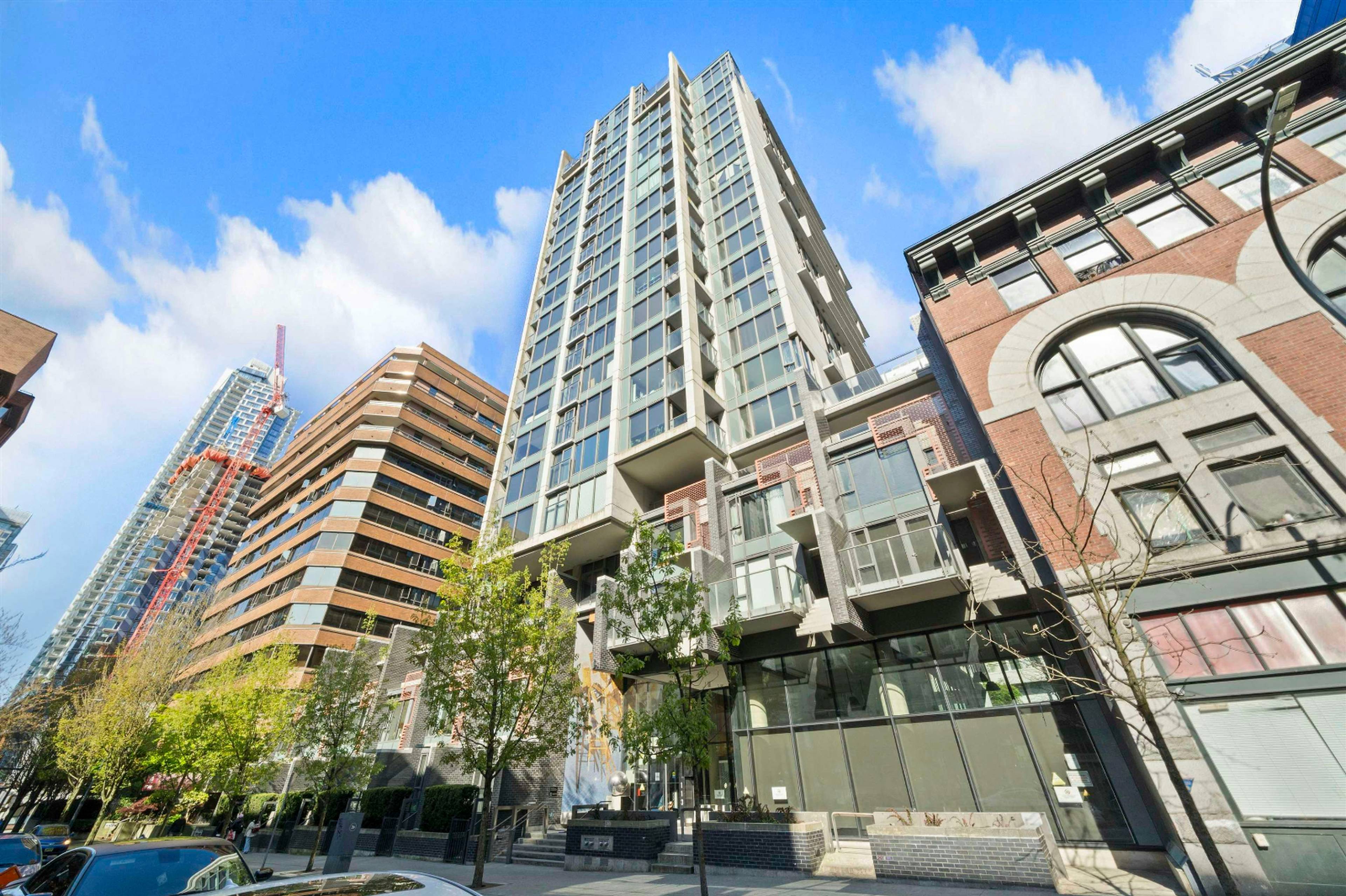 1 ch.  · 1 s. de bains for rent $2,700 / mois