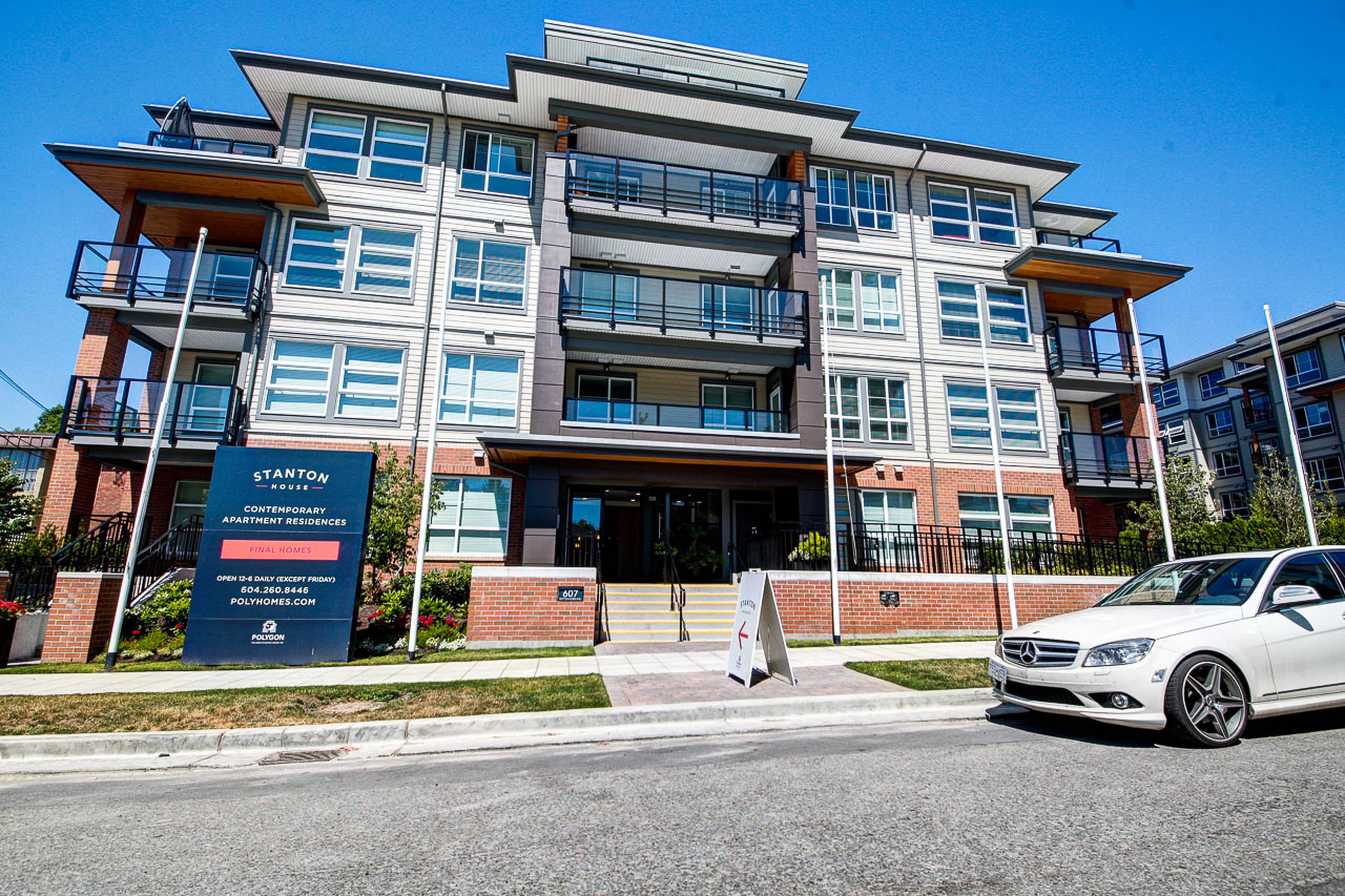 1 ch.  · 1 s. de bains for rent $2,300 / mois