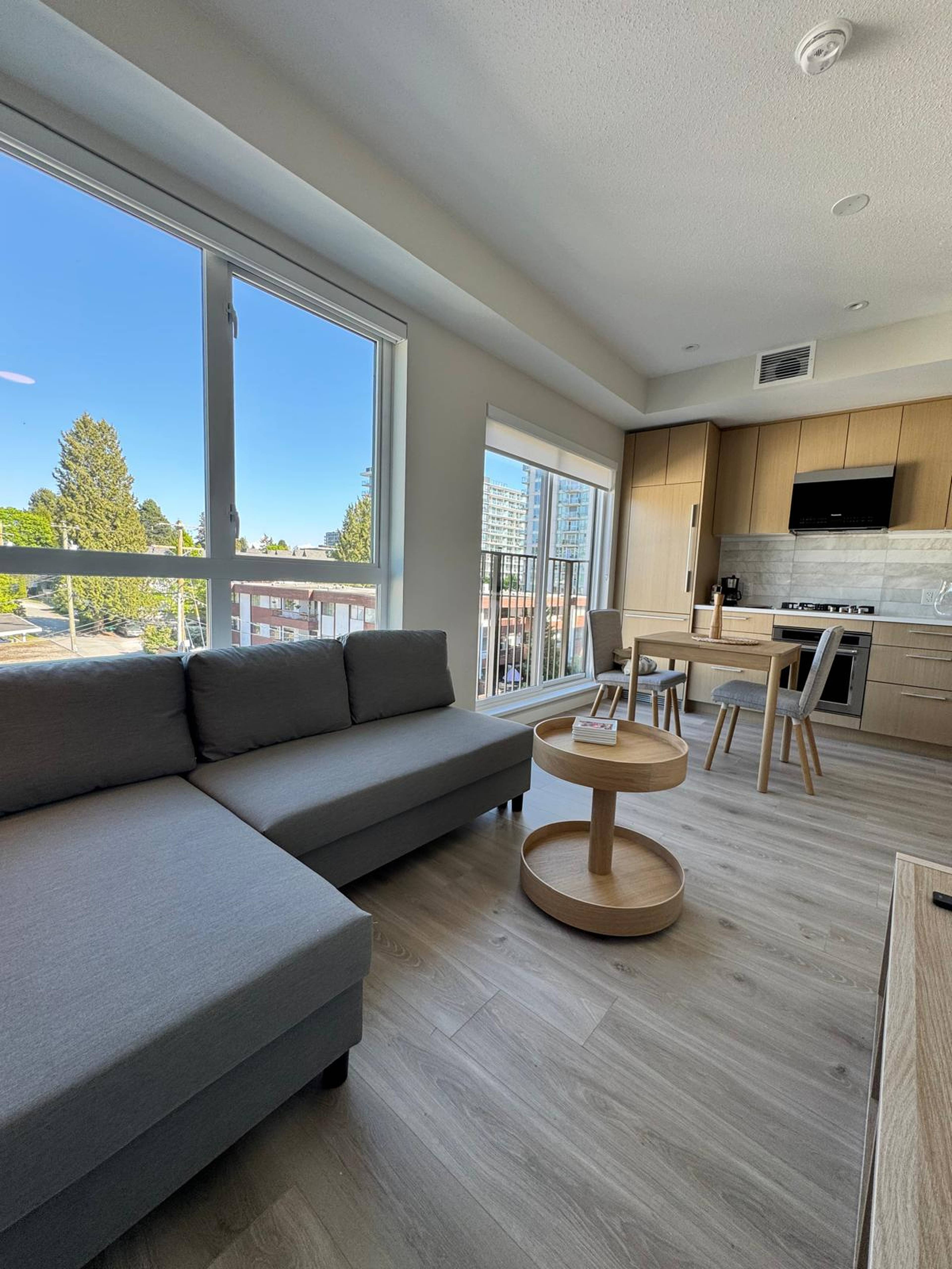 1 ch.  · 1 s. de bains for rent $2,300 / mois