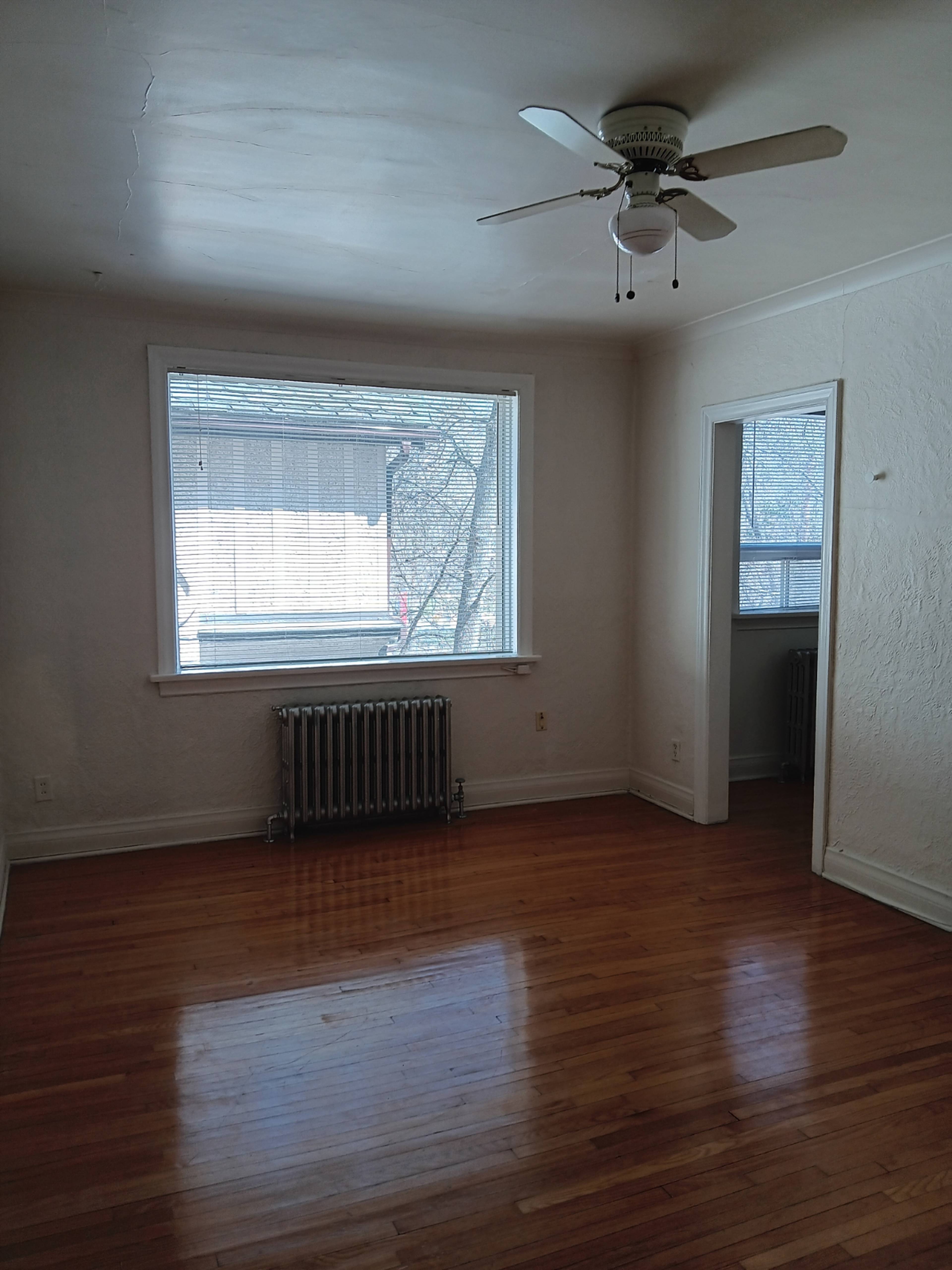 1 ch.  · 1 s. de bains for rent $1,040 / mois