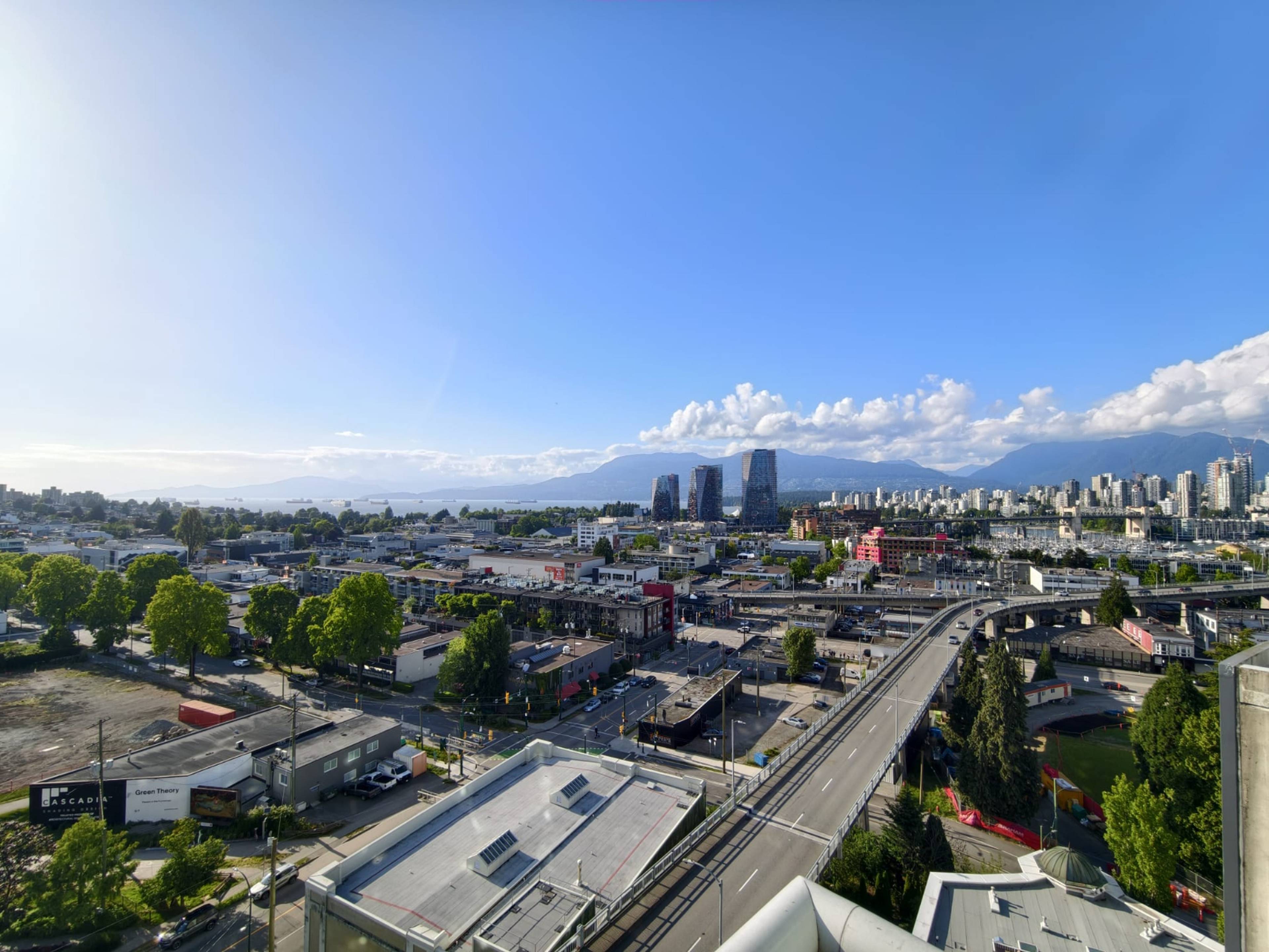 3 ch.  · 3 s. de bains for rent $5,500 / mois