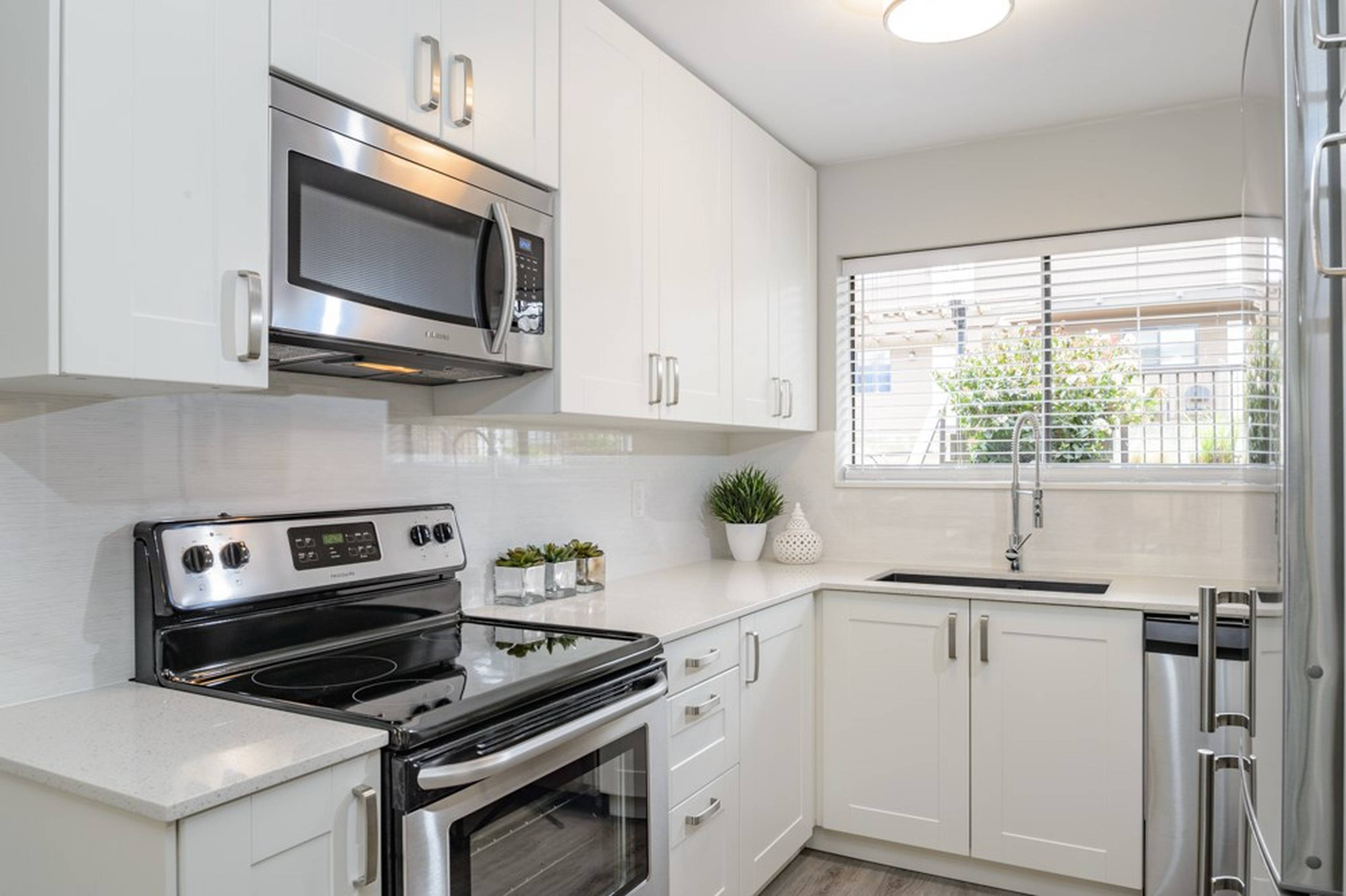 2 室  · 1 卫 for rent $2,400 / 月