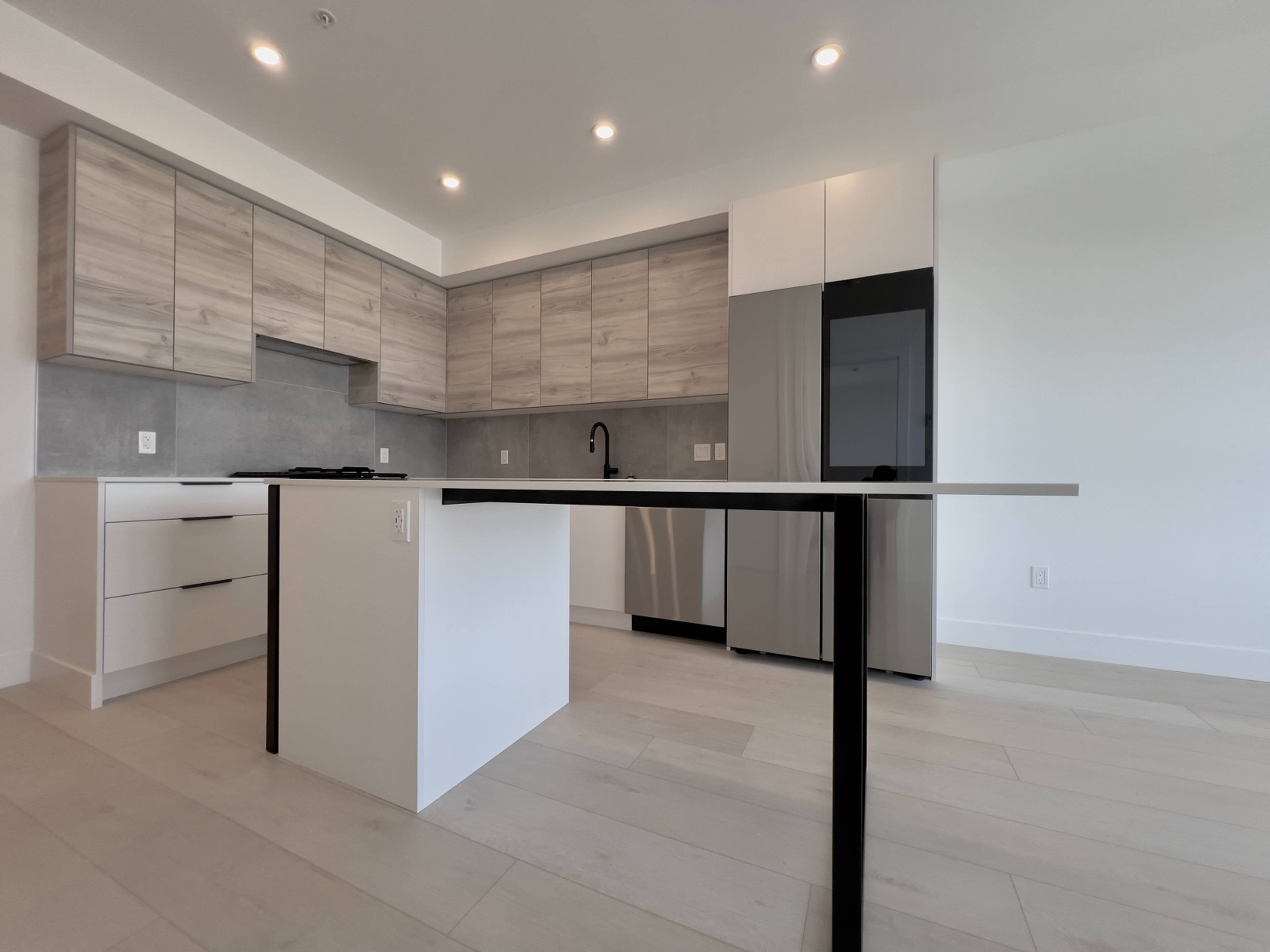 2 ch.  · 2 s. de bains for rent $2,150 / mois