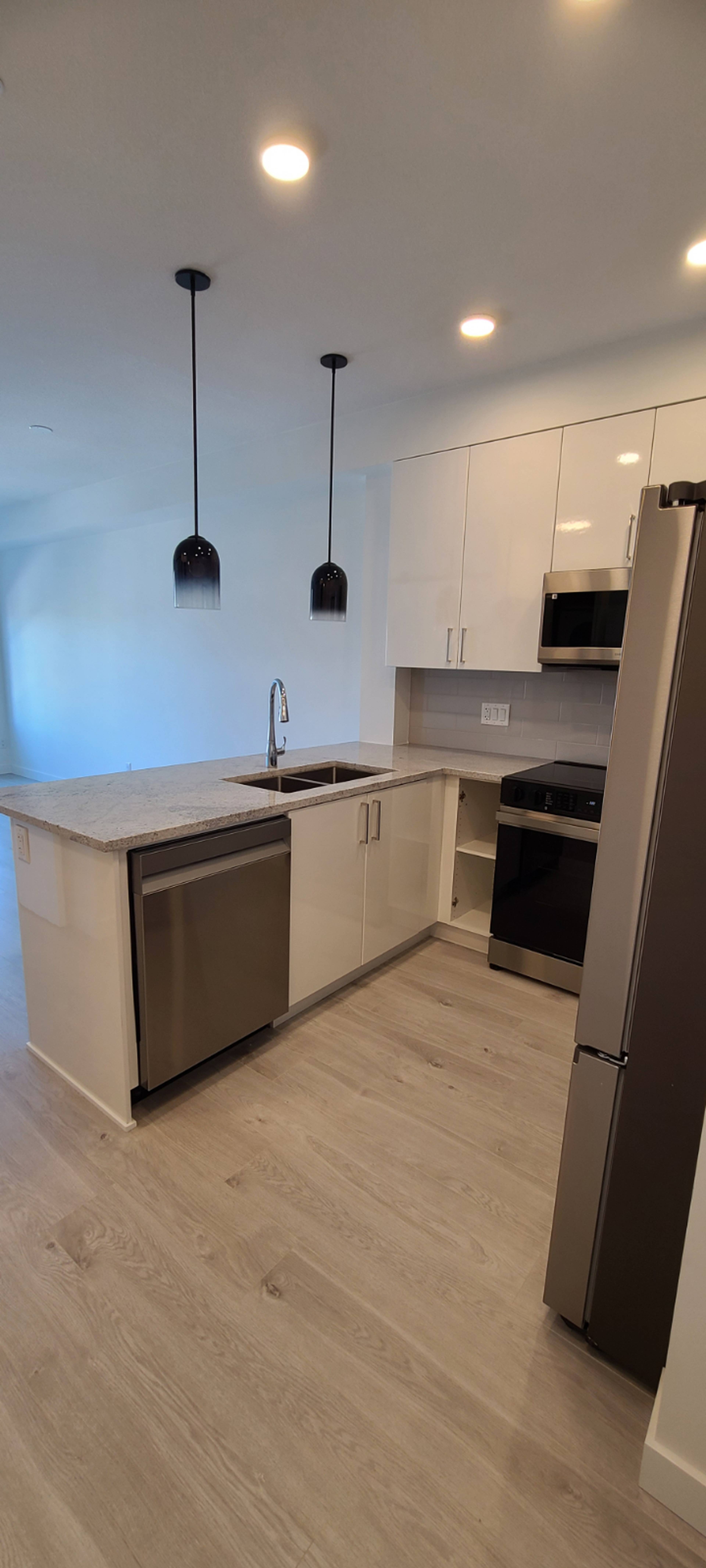 1 ch.  · 1 s. de bains for rent $1,700 / mois