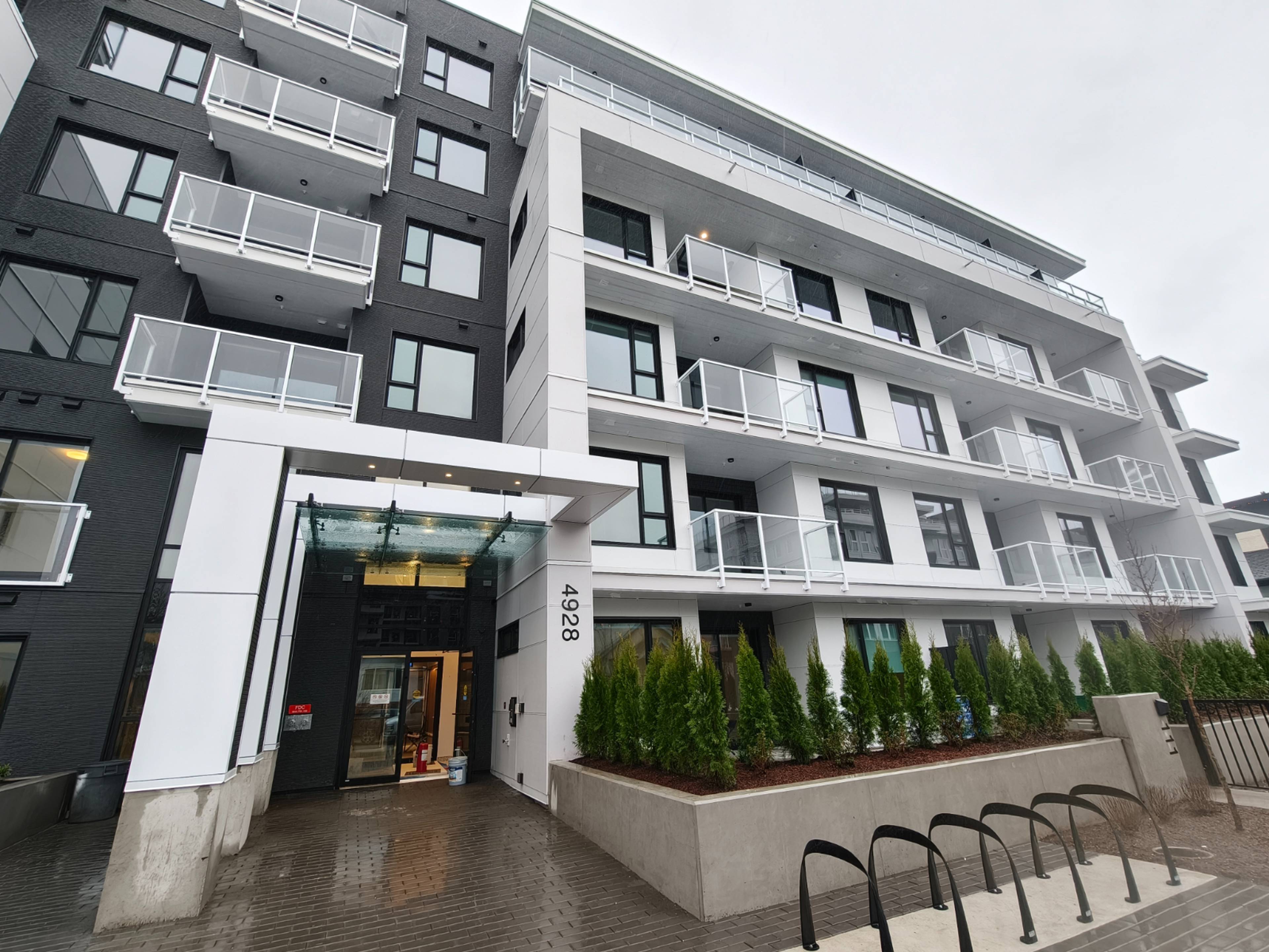 1 ch.  · 1 s. de bains for rent $2,600 / mois