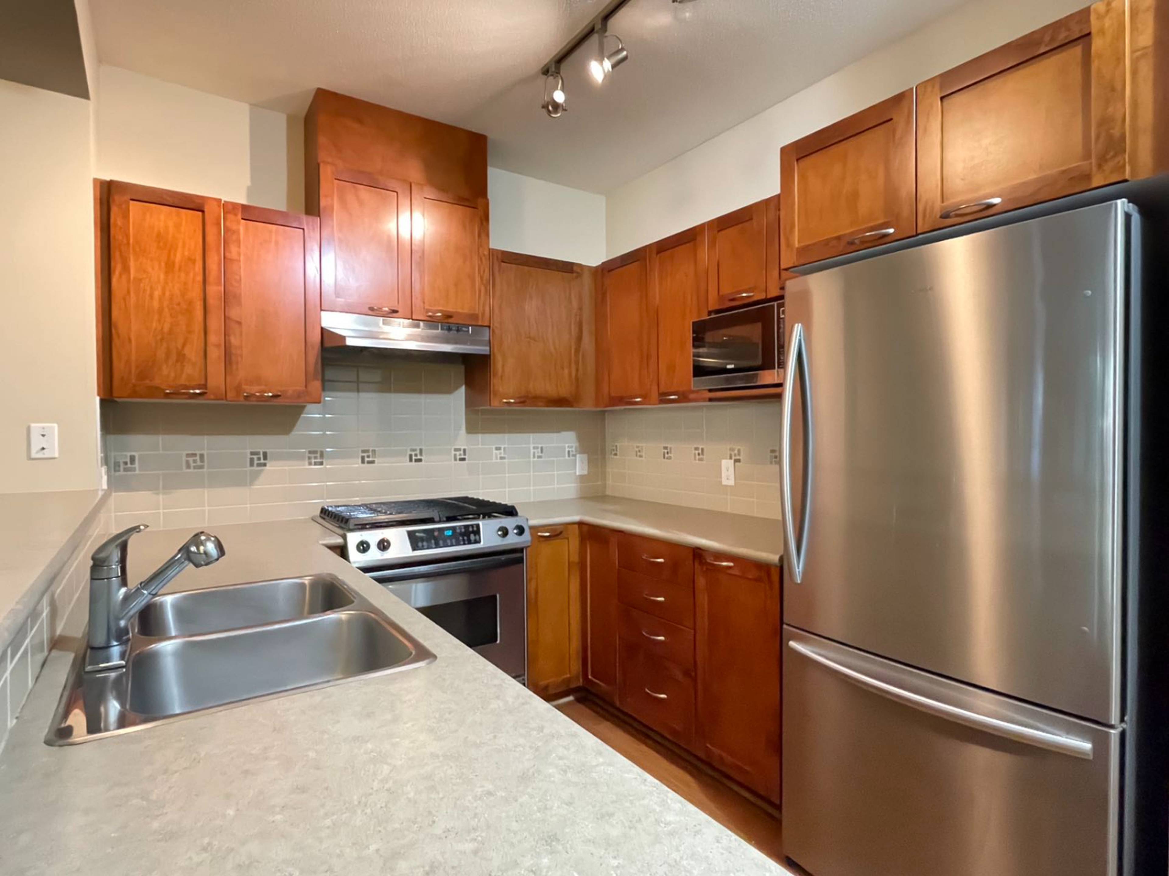2 ch.  · 2 s. de bains for rent $2,680 / mois