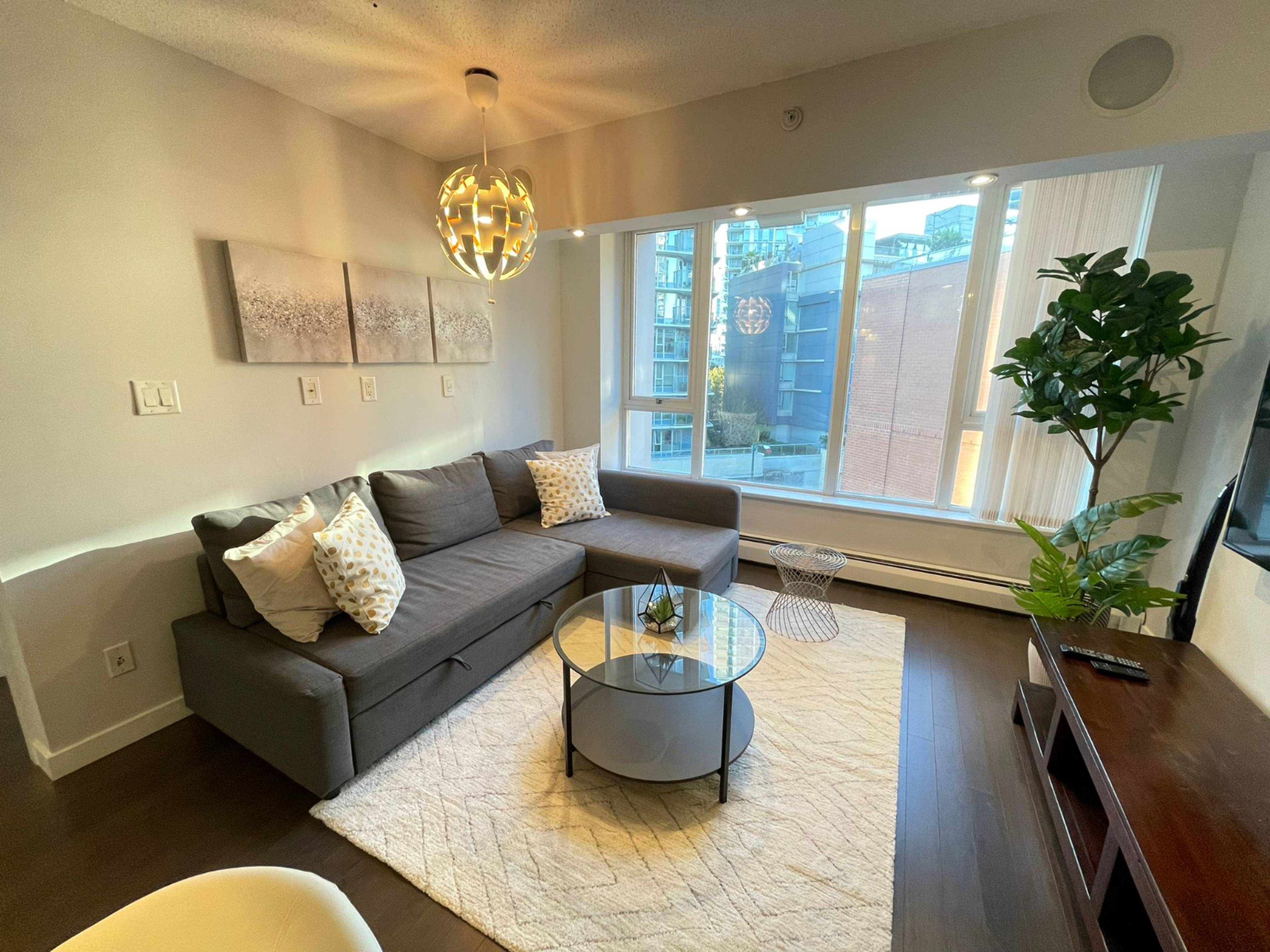 1 室  · 1 卫 for rent $3,100 / 月