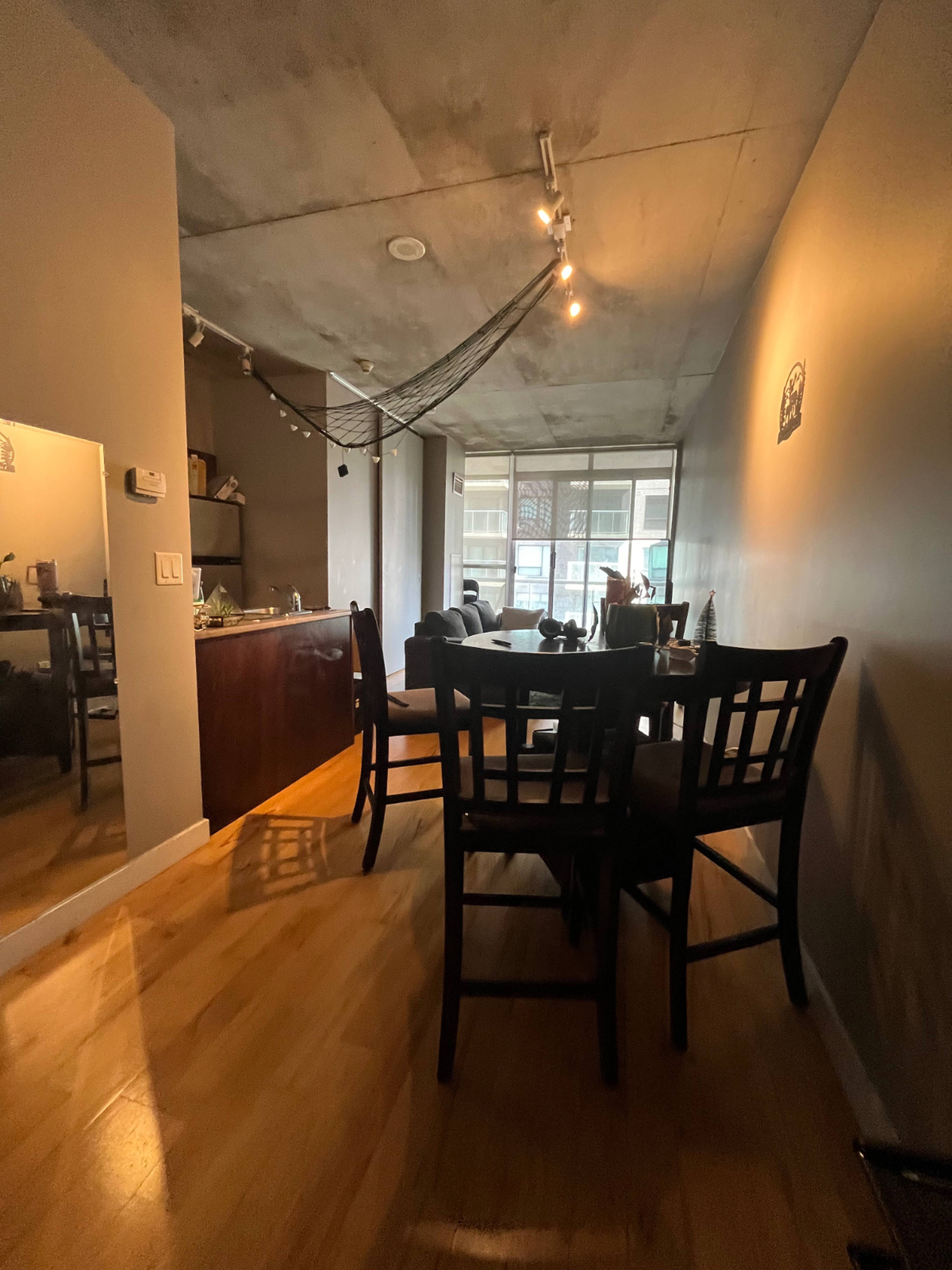 1 ch.  · 1 s. de bains for rent $2,250 / mois