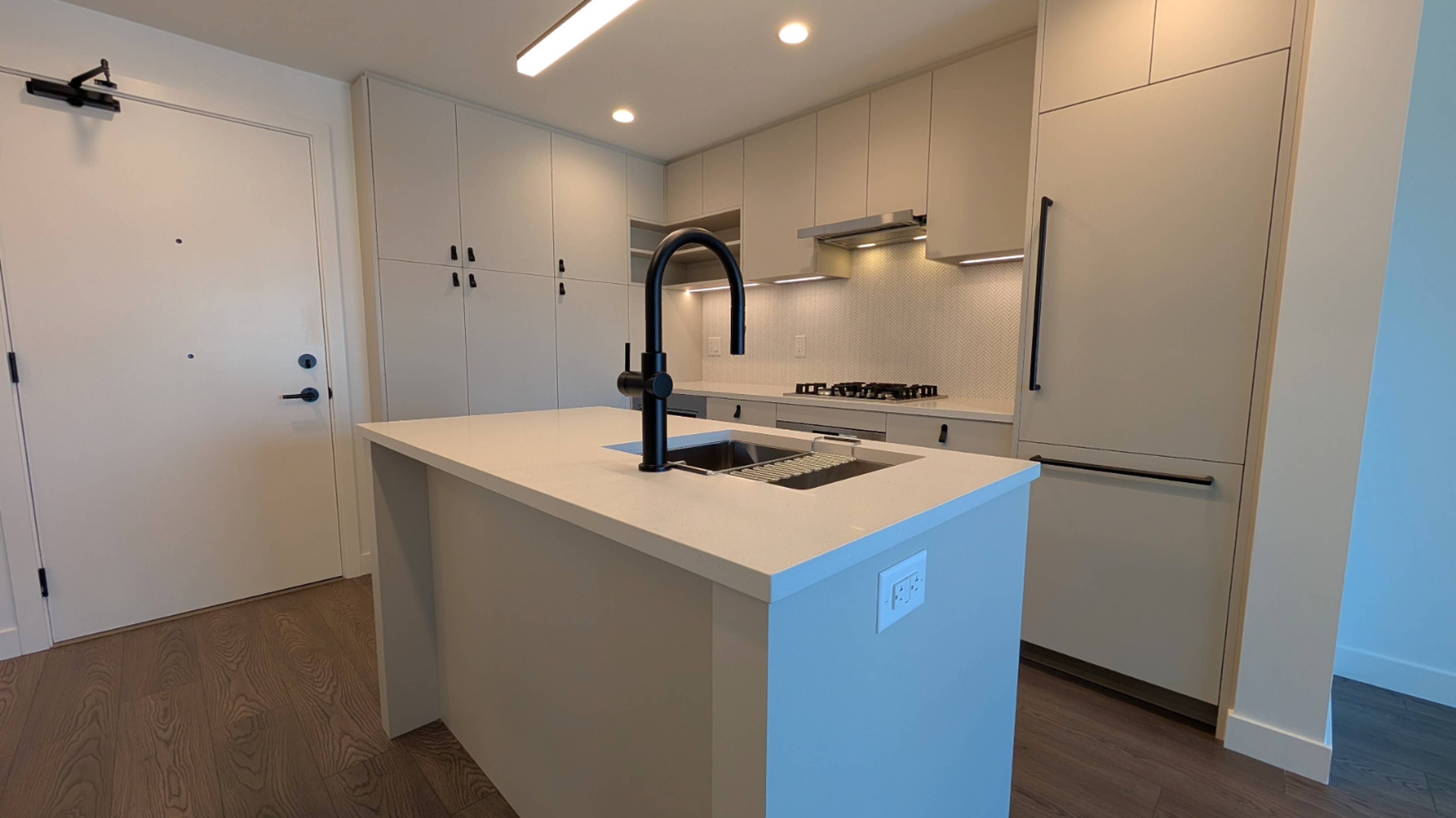 1 室  · 1 卫 for rent $2,300 / 月