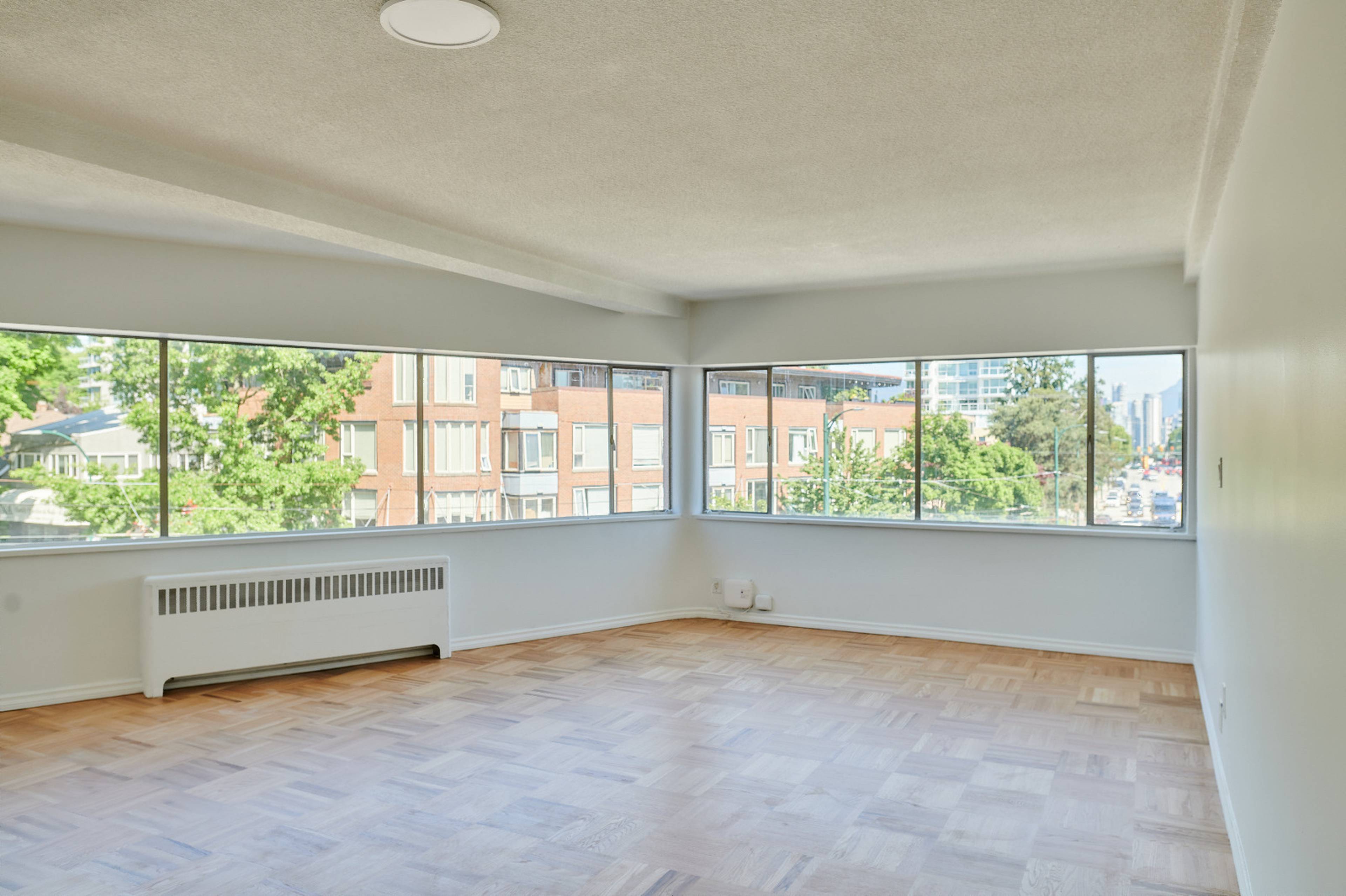 2 ch.  · 1 s. de bains for rent $2,800 / mois