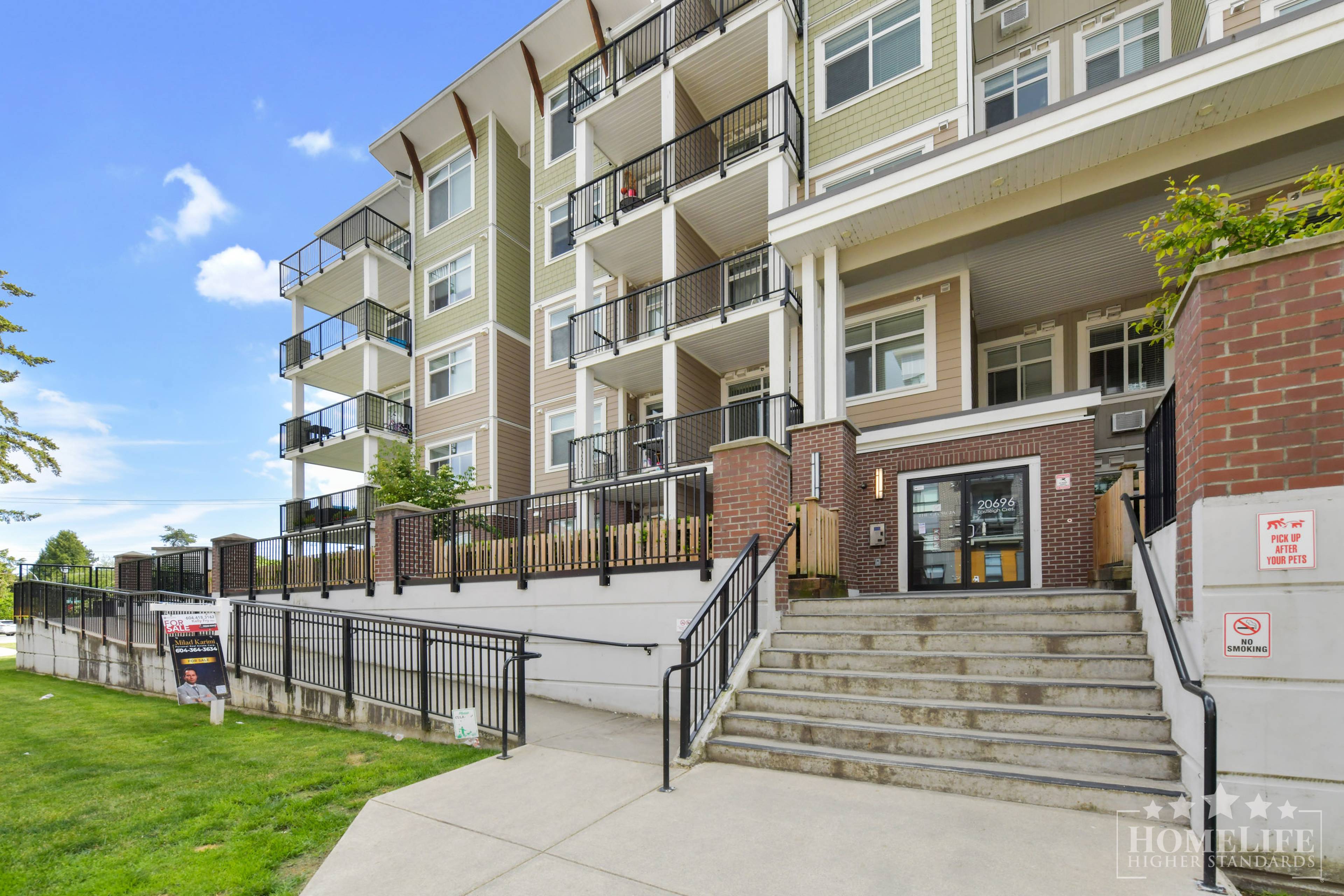 2 ch.  · 2 s. de bains for rent $2,300 / mois