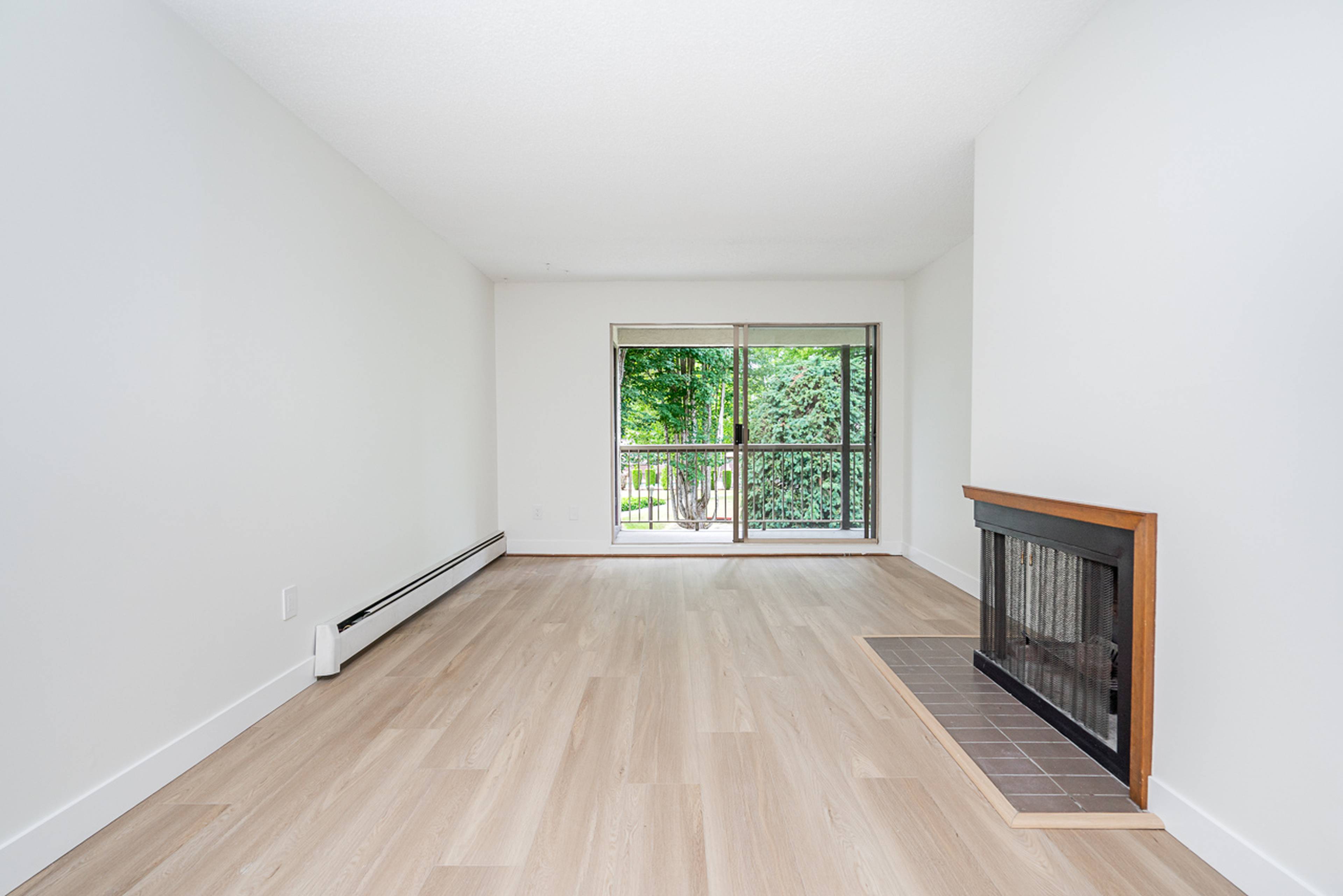 2 ch.  · 2 s. de bains for rent $2,750 / mois