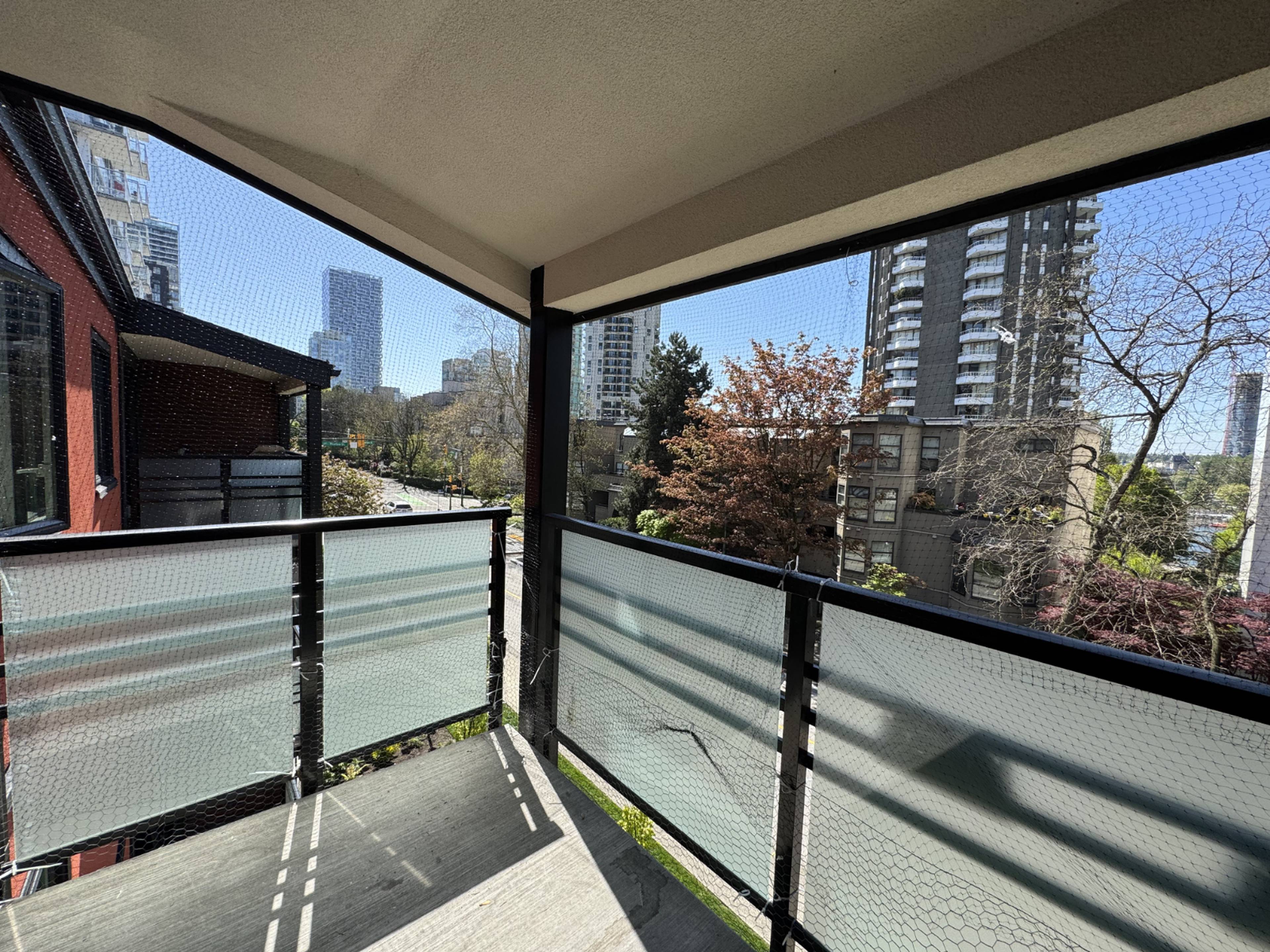 1 ch.  · 1 s. de bains for rent $2,300 / mois